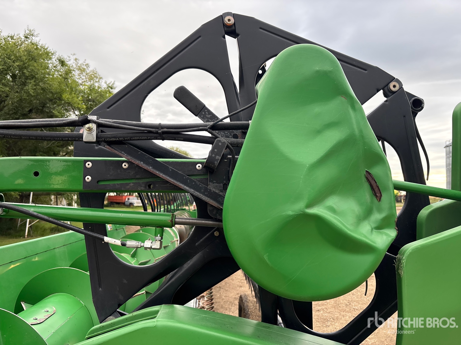 2010 John Deere 635F