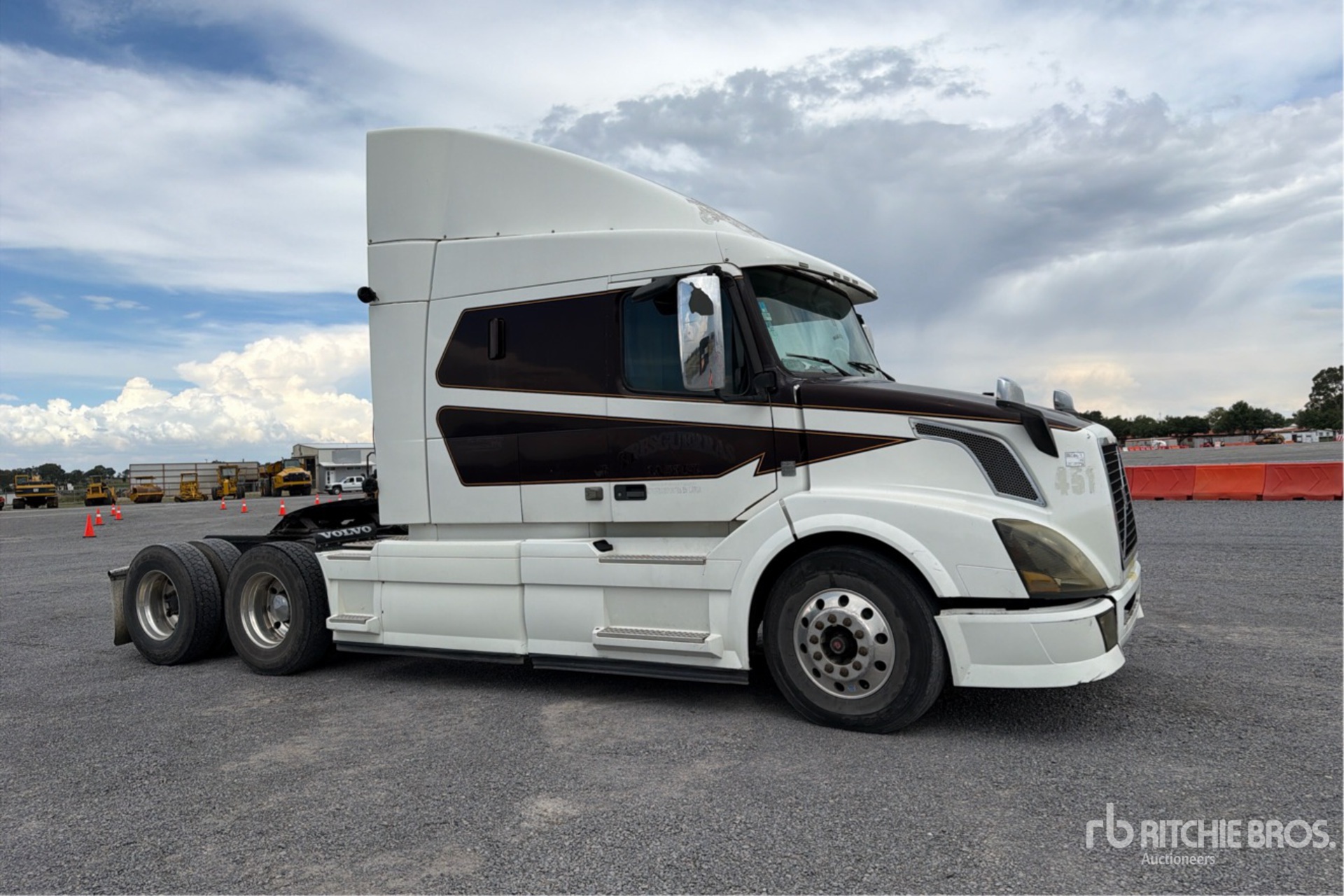 2014 Volvo VNL 64T 430