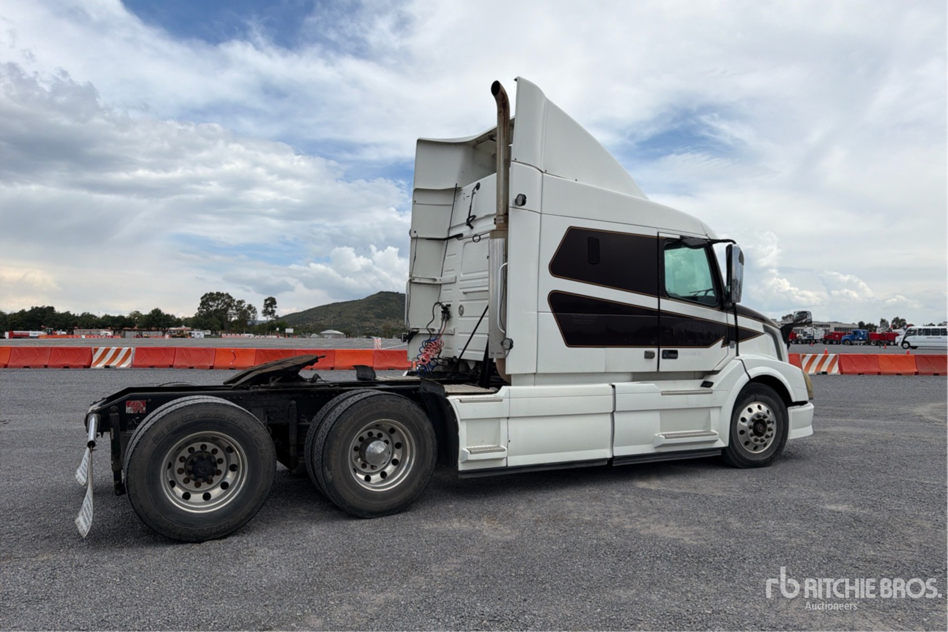 2014 Volvo VNL 64T 430