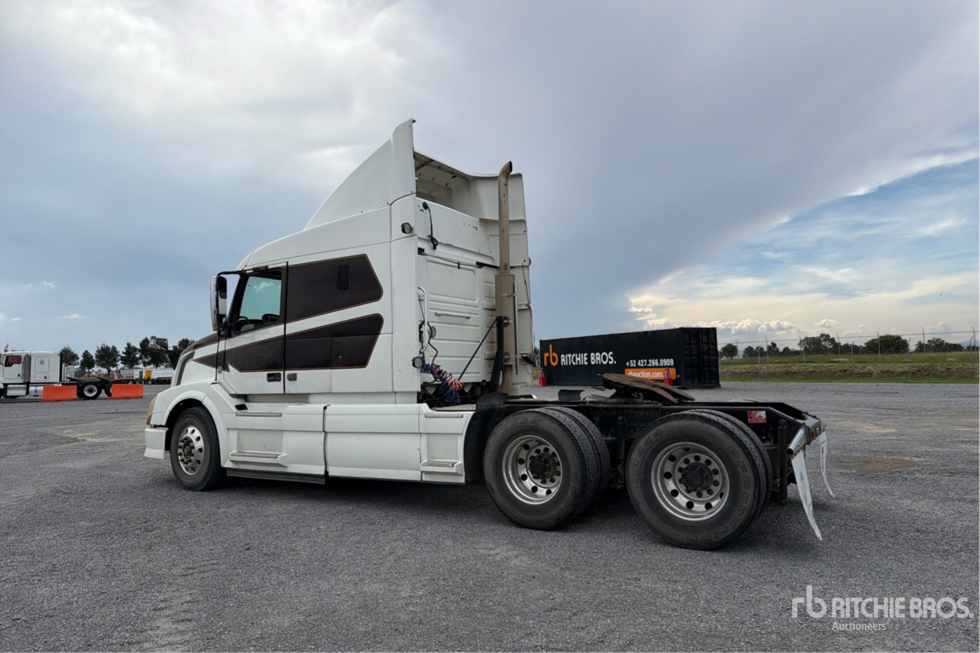 2014 Volvo VNL 64T 430