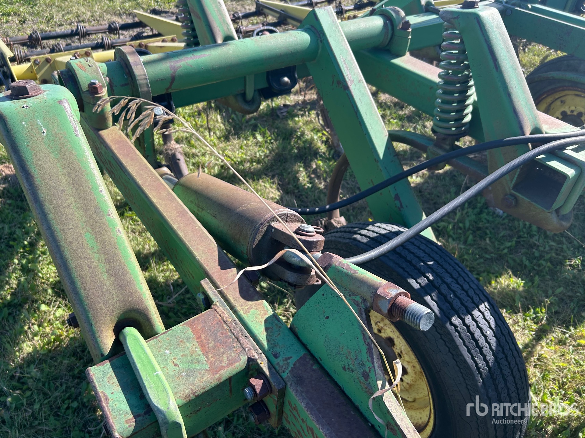 John Deere 1600