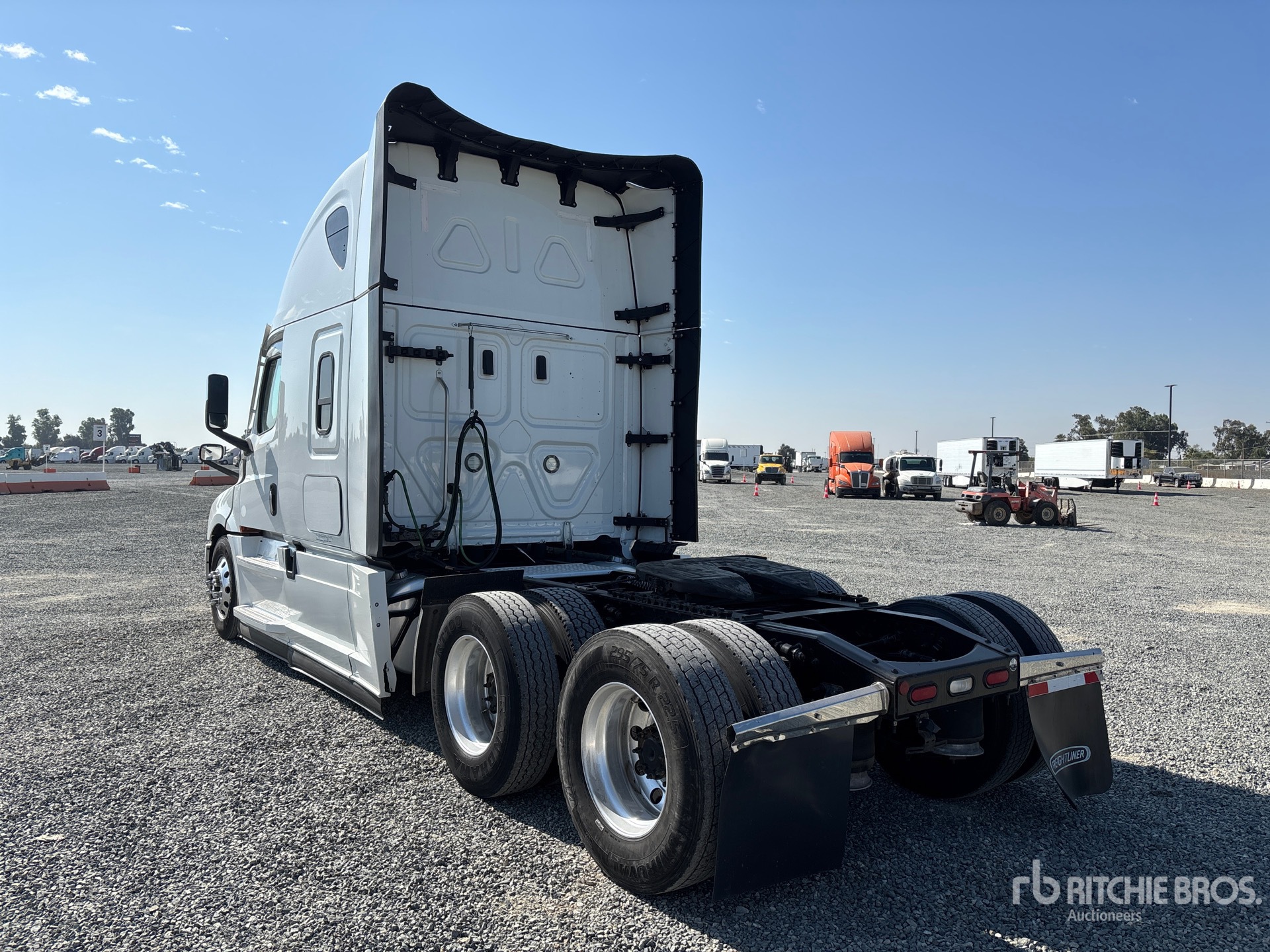 2022 Freightliner CASCADIA 126