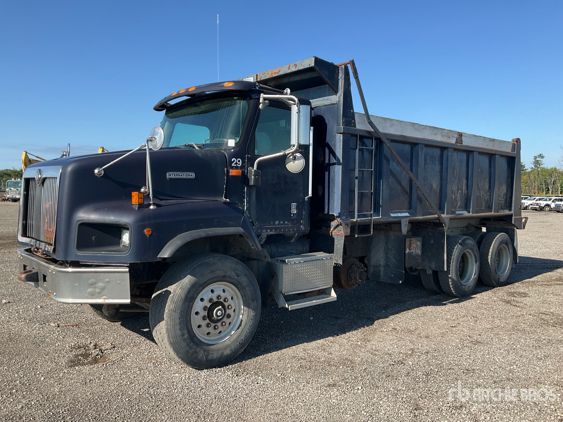 2001 International PAYSTAR 5600I