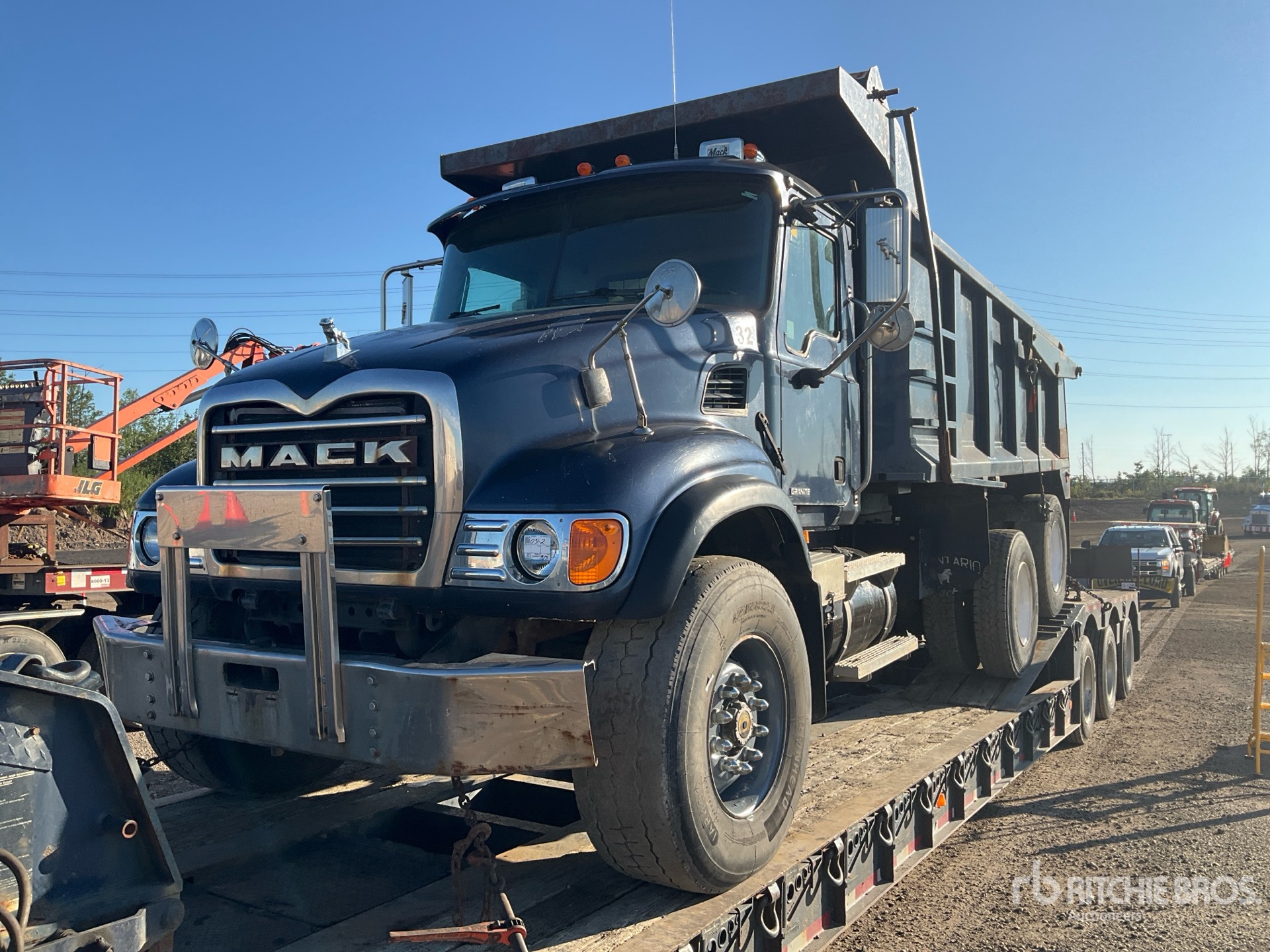 2003 Mack CV713
