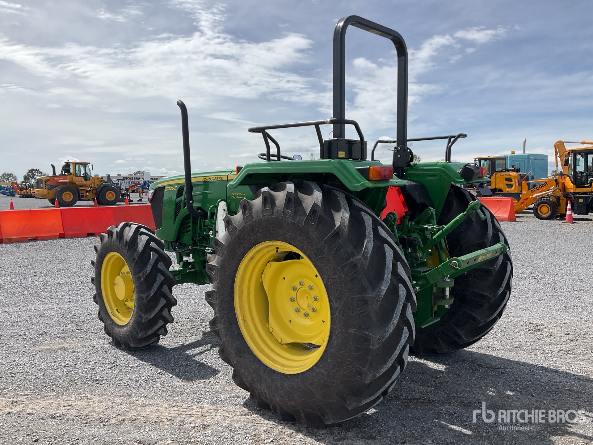 2026 John Deere 5075E
