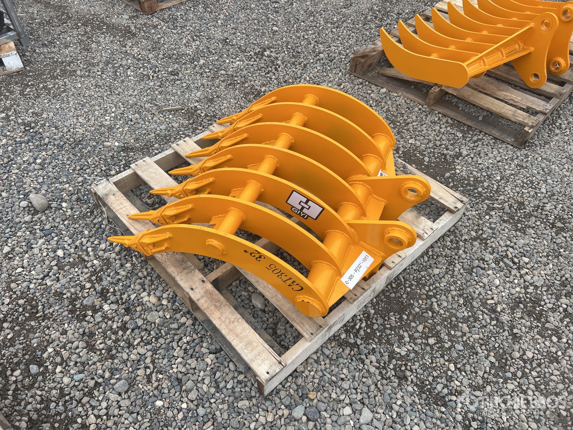 2026 GIYI 32 in - Fits Cat 305 (Unused)