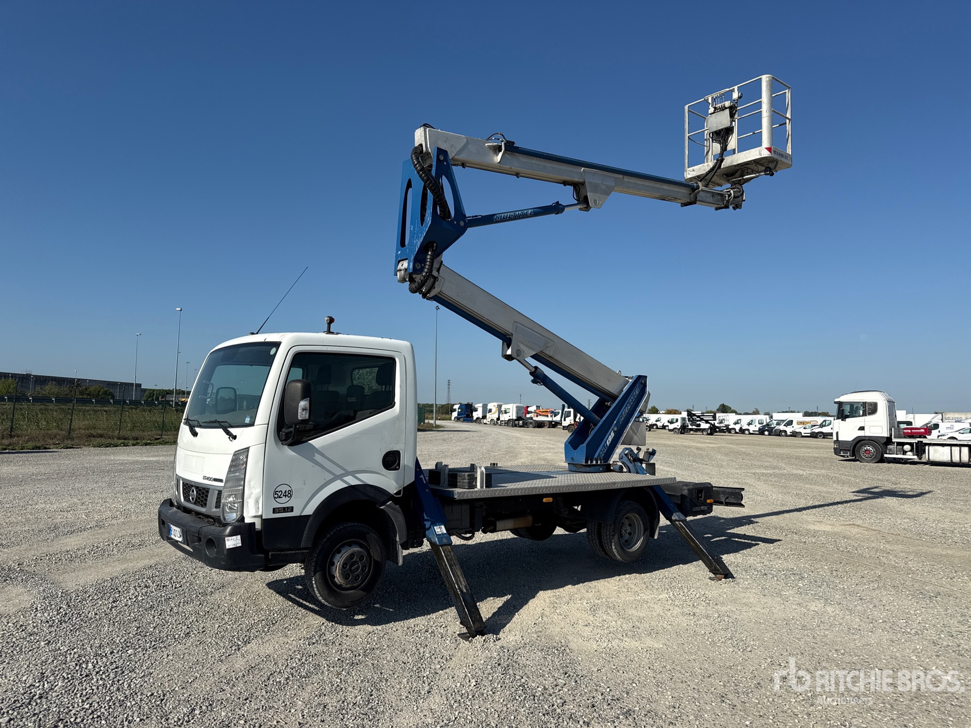 Photo of Nissan CABSTAR 35.12