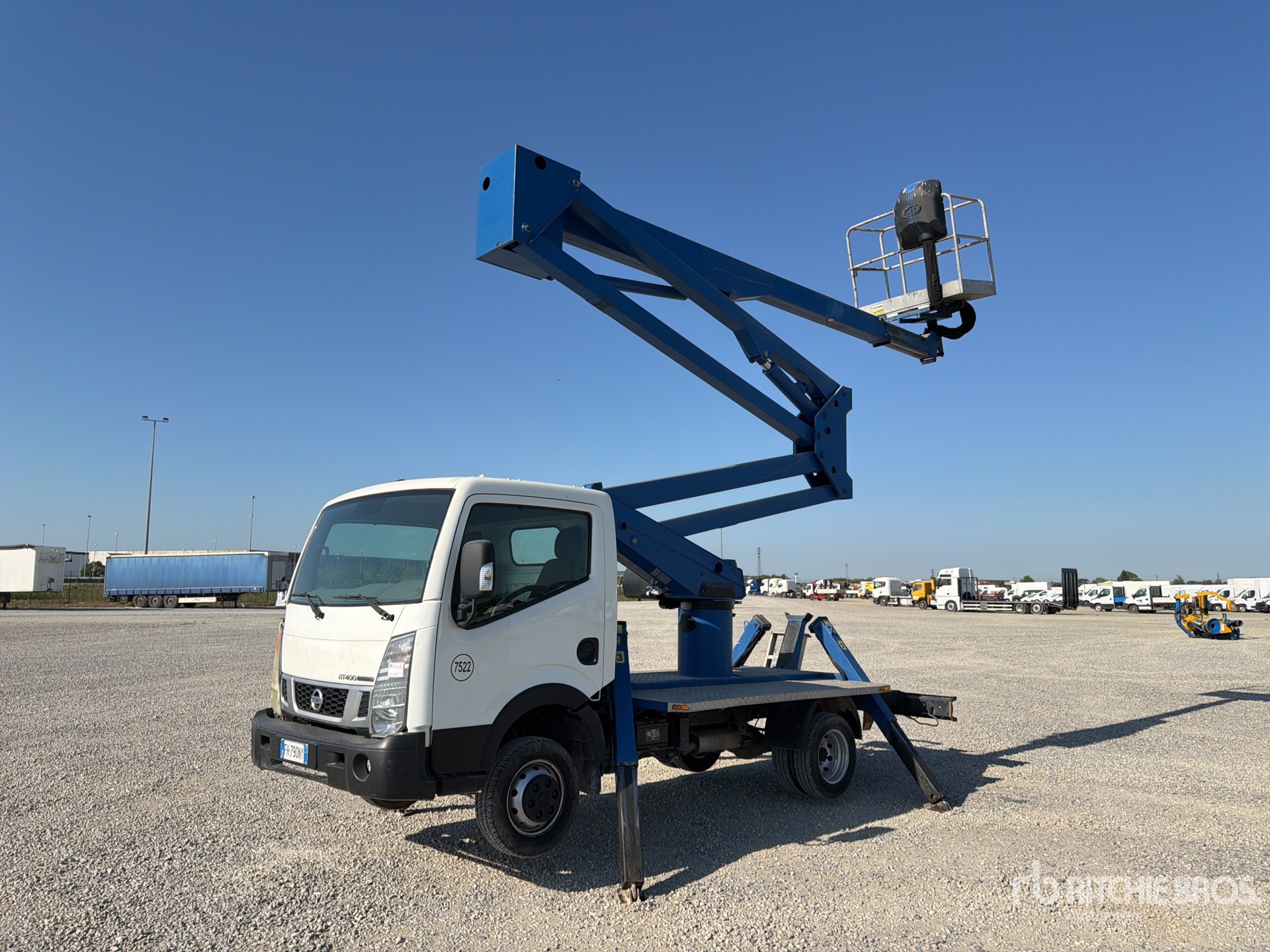 Photo of Nissan NT400