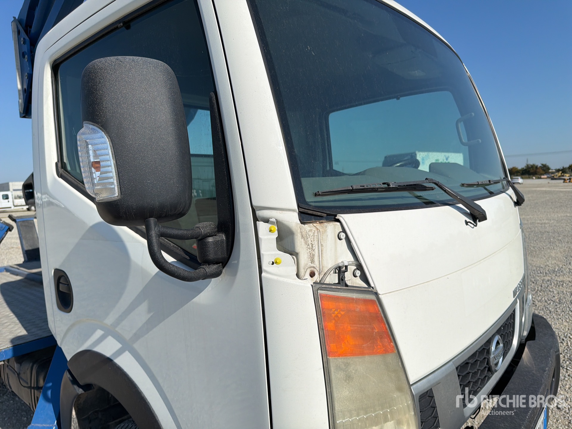 Nissan NT400
