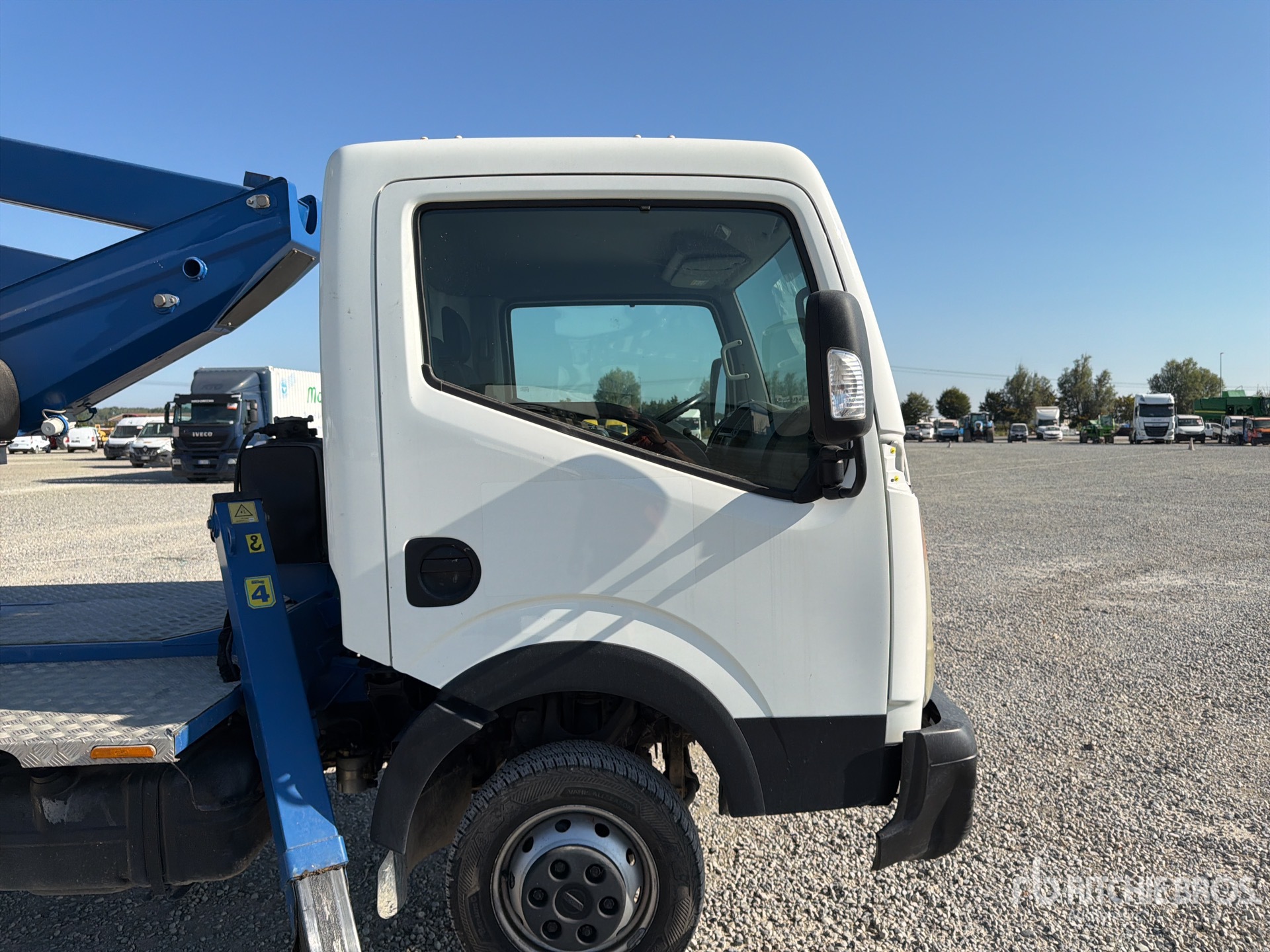 Nissan NT400