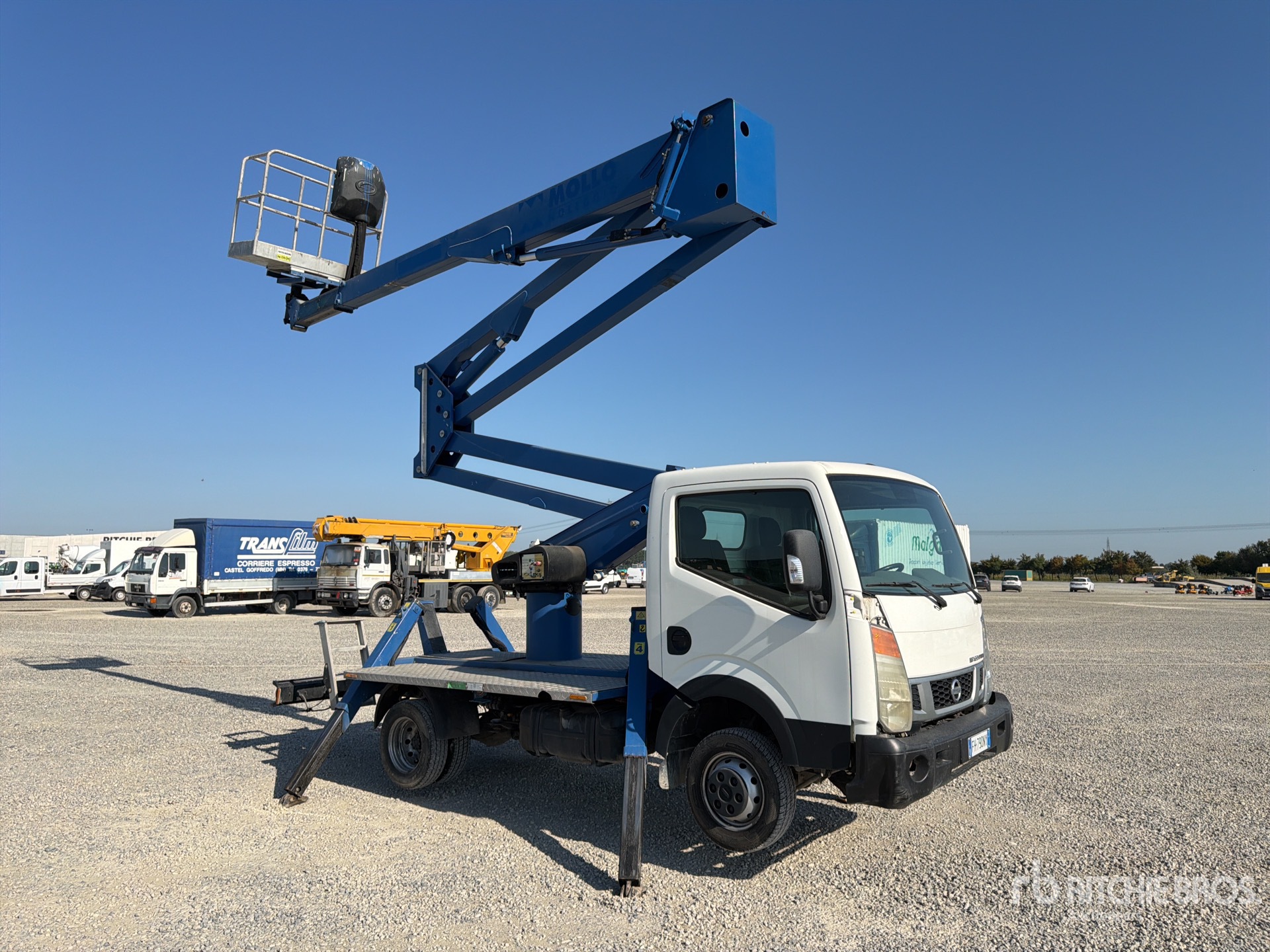 Nissan NT400