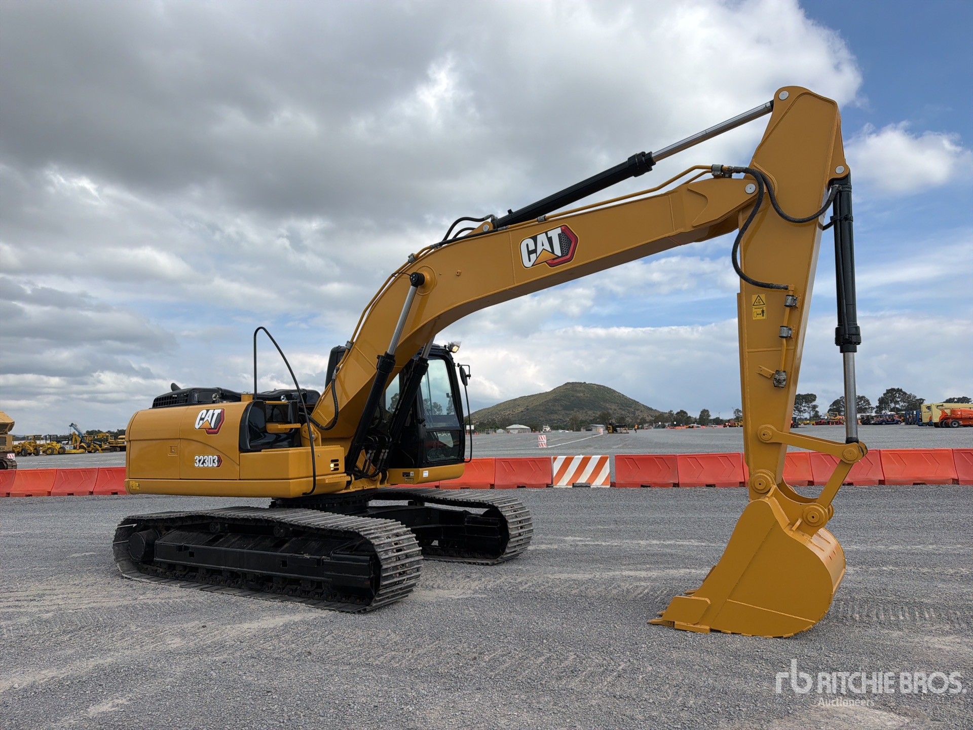 2022 Caterpillar 323D3