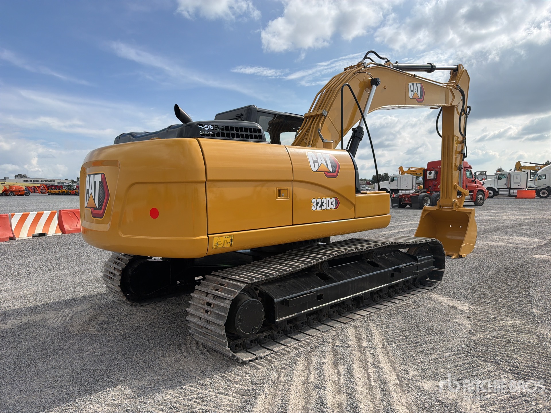 2022 Caterpillar 323D3
