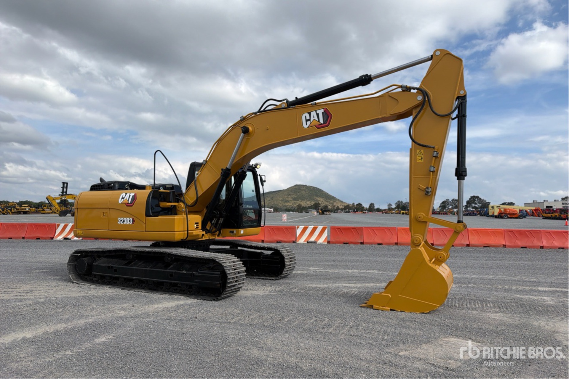 2022 Caterpillar 323D III