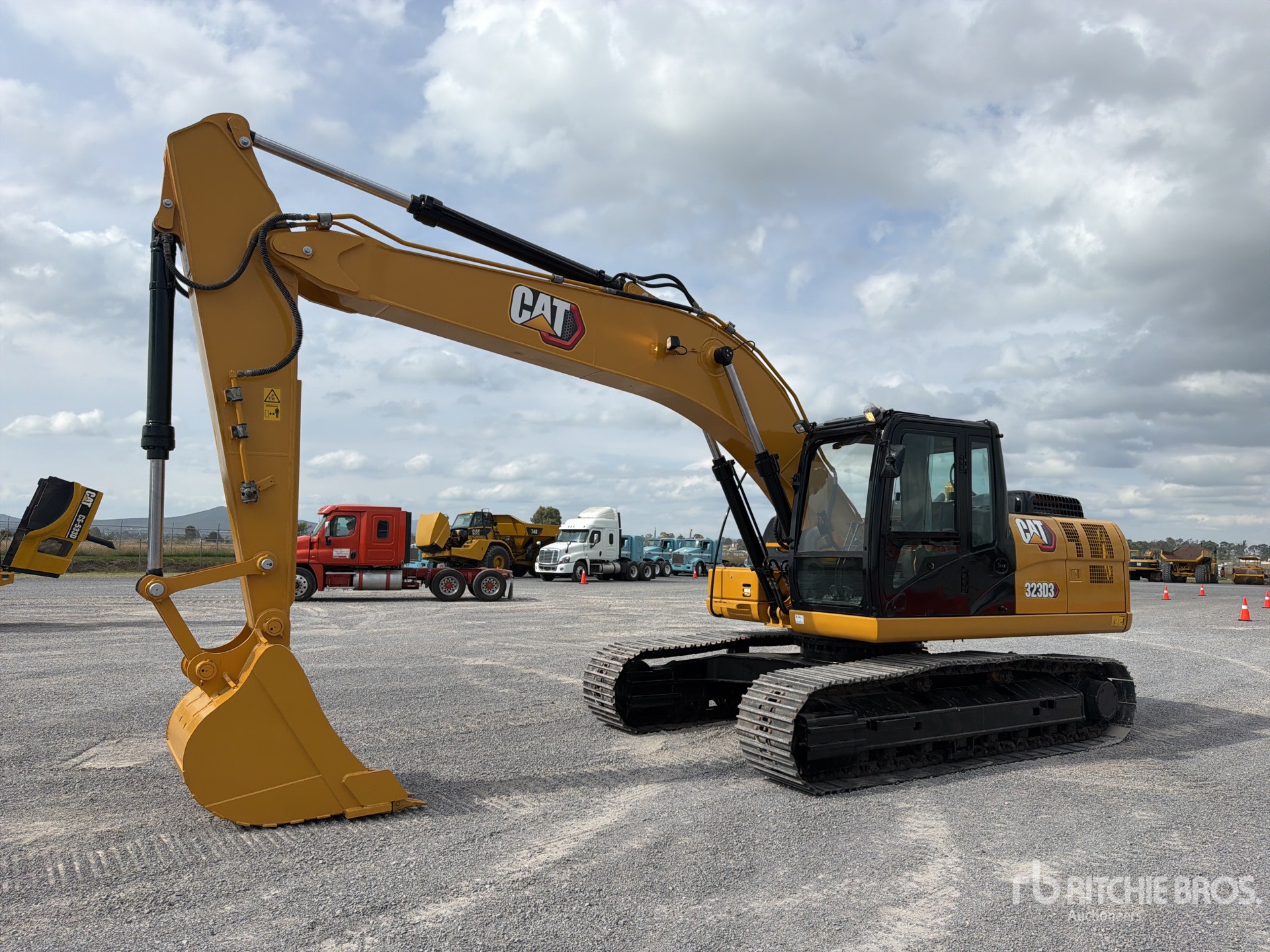 2022 Caterpillar 323D3