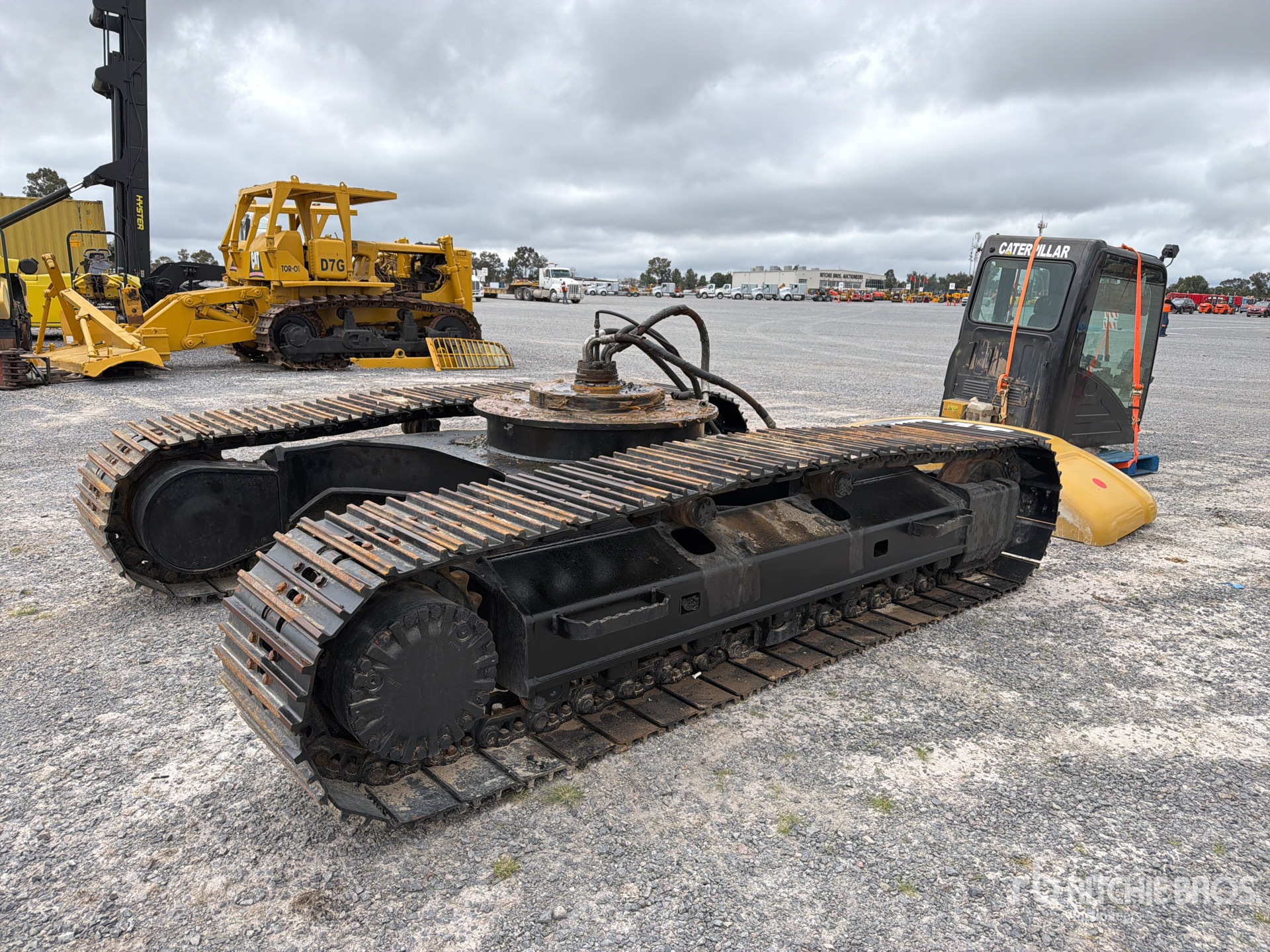Caterpillar LOTE DE CABINA, CADENAS Y CONTR ...