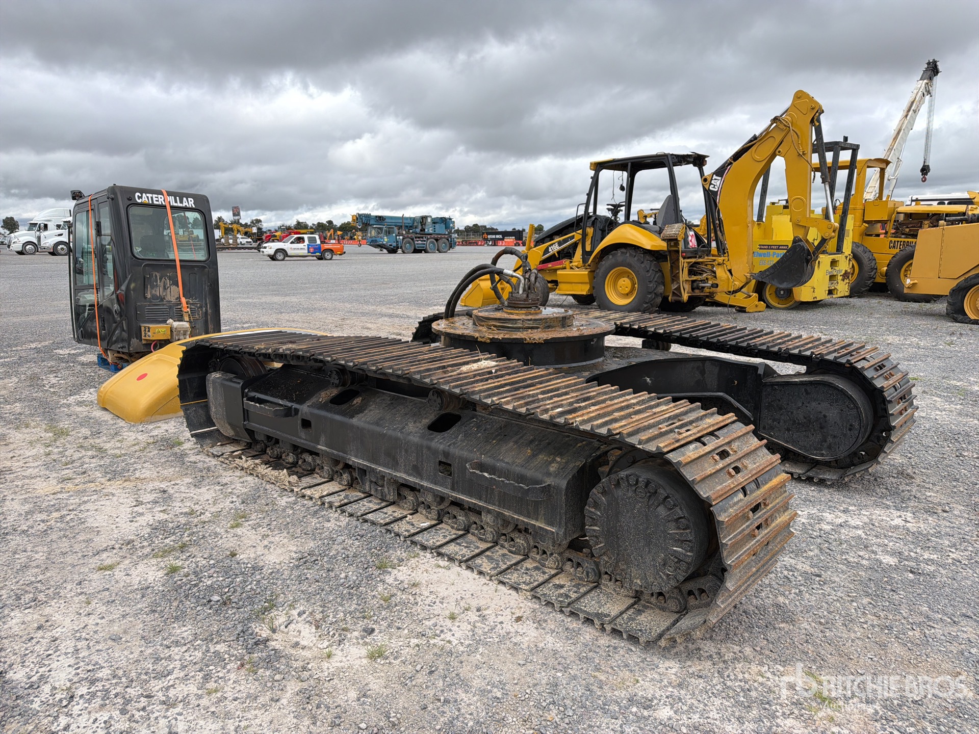 Caterpillar LOTE DE CABINA, CADENAS Y CONTR ...