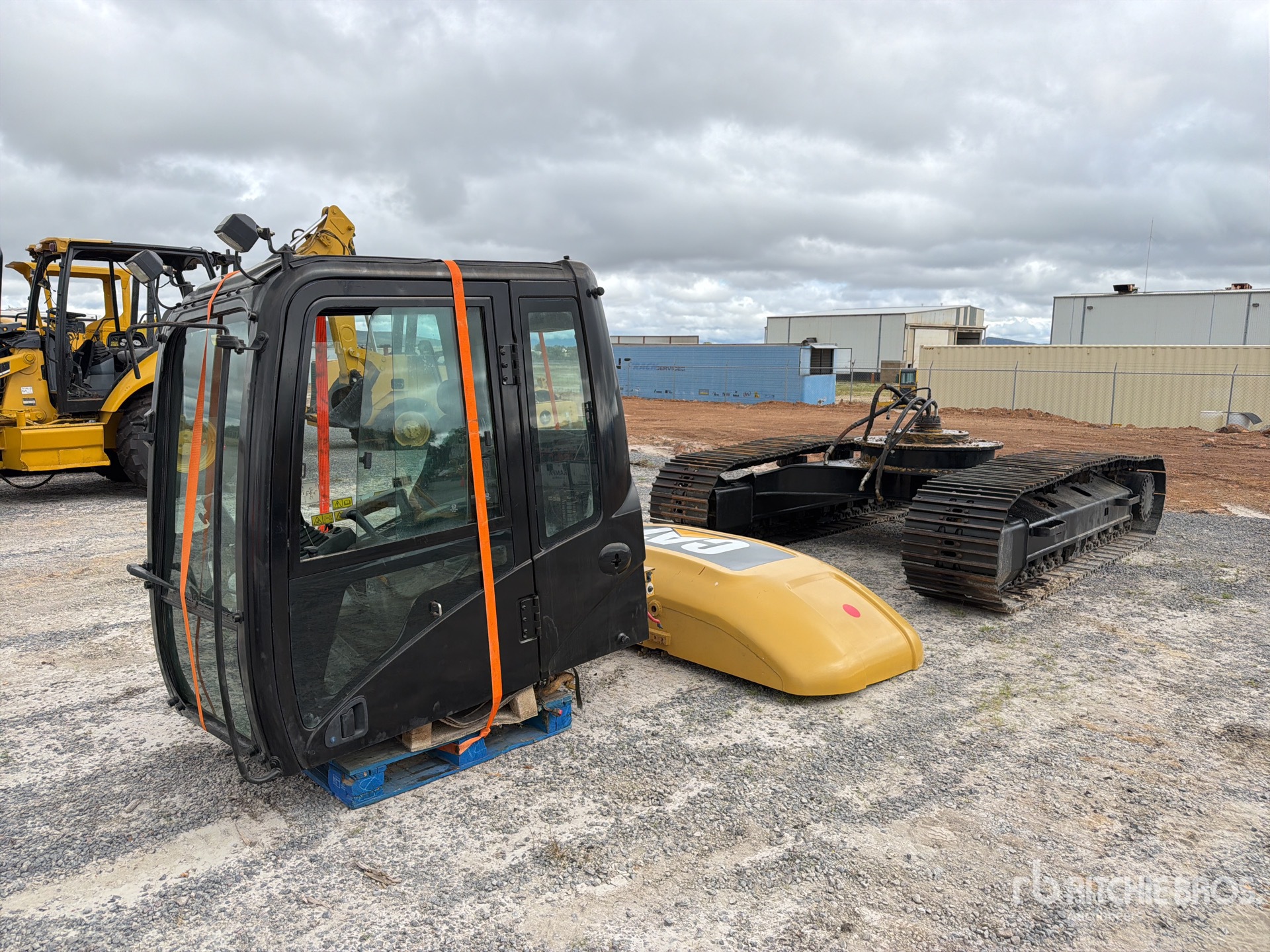 Photo of Caterpillar Lote de Cabina, Cadenas y Contr ...