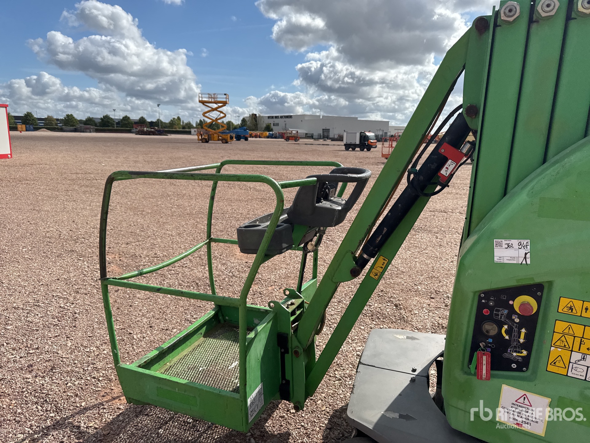 2011 JLG TOUCAN 10E