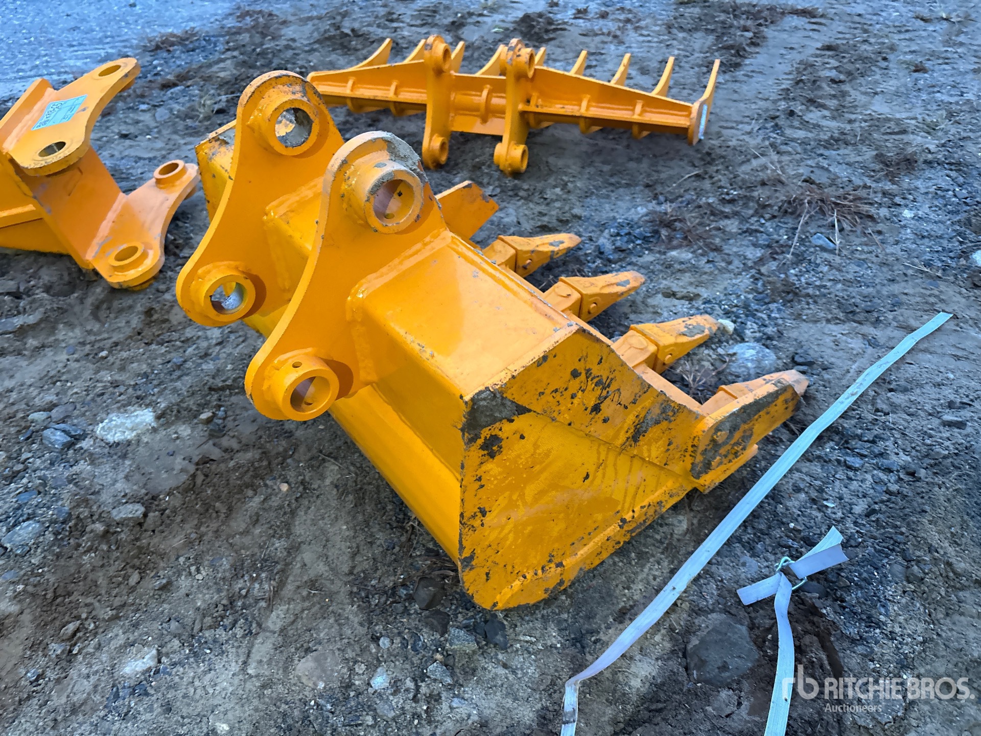 2026 GIYI 24 IN - FITS CAT 303 (UNUSED)