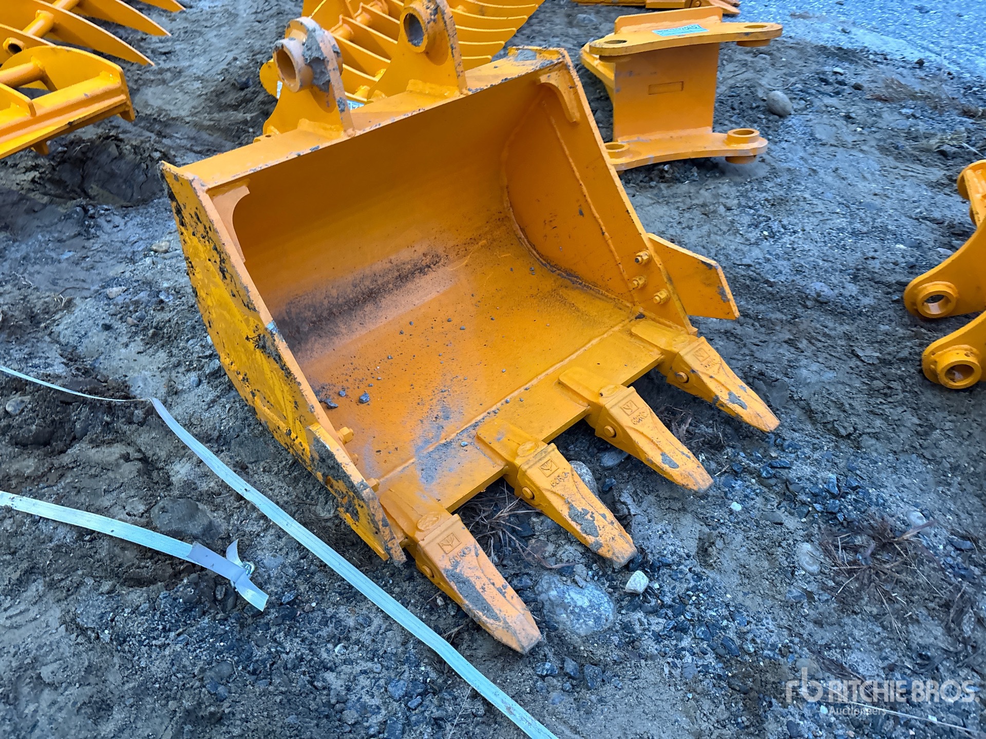 2026 GIYI 24 IN - FITS CAT 303 (UNUSED)