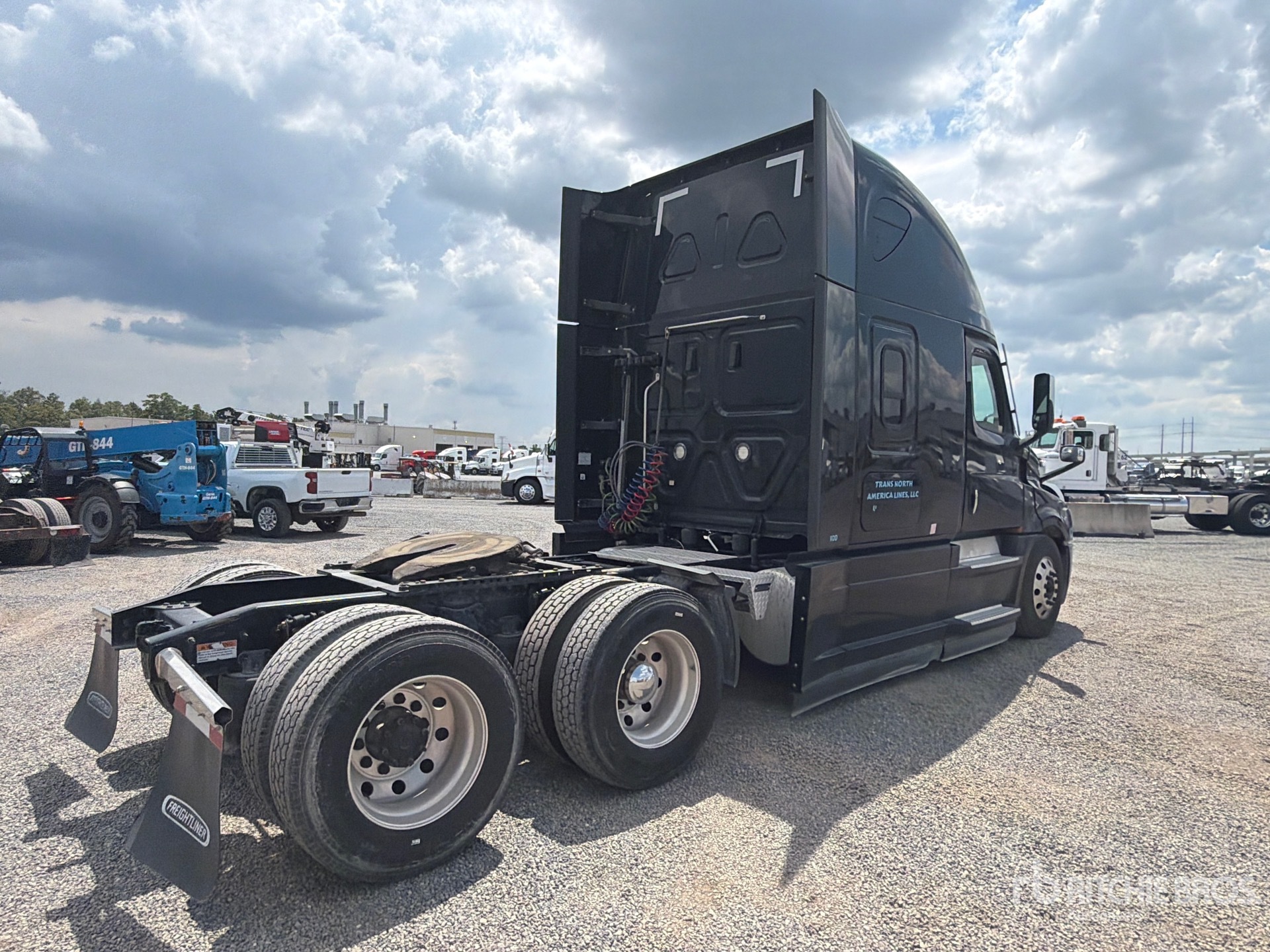 2020 Freightliner CASCADIA 126