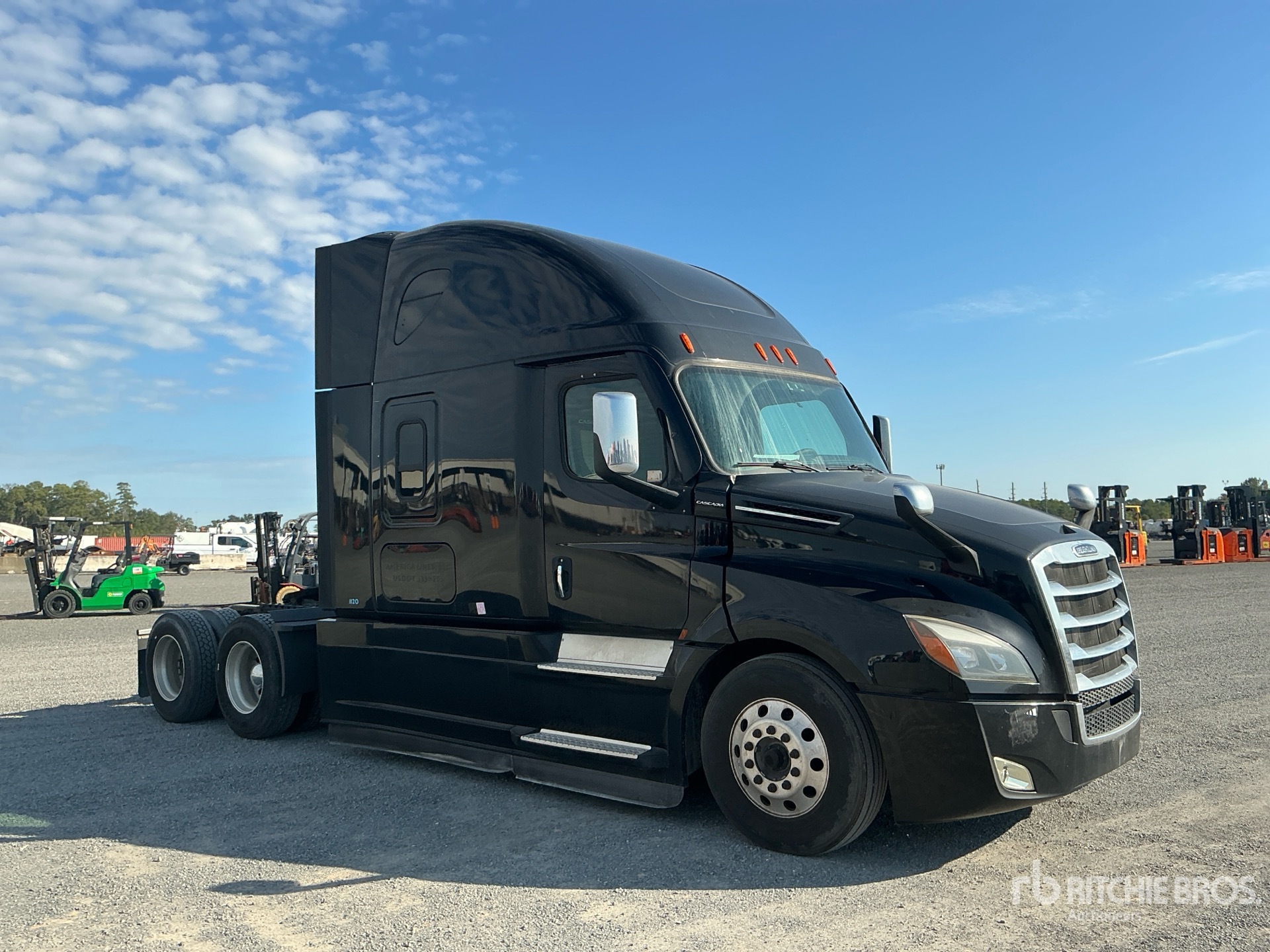 2020 Freightliner CASCADIA 126
