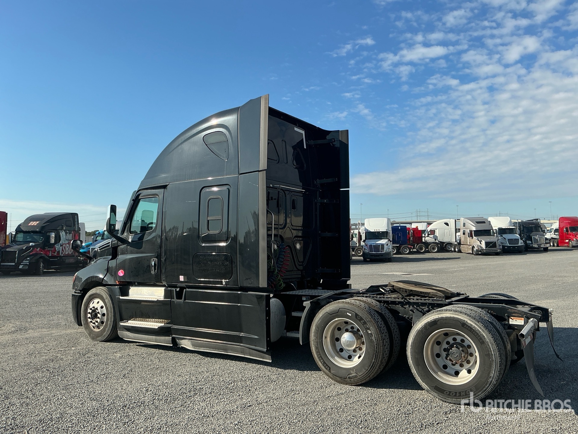 2020 Freightliner CASCADIA 126