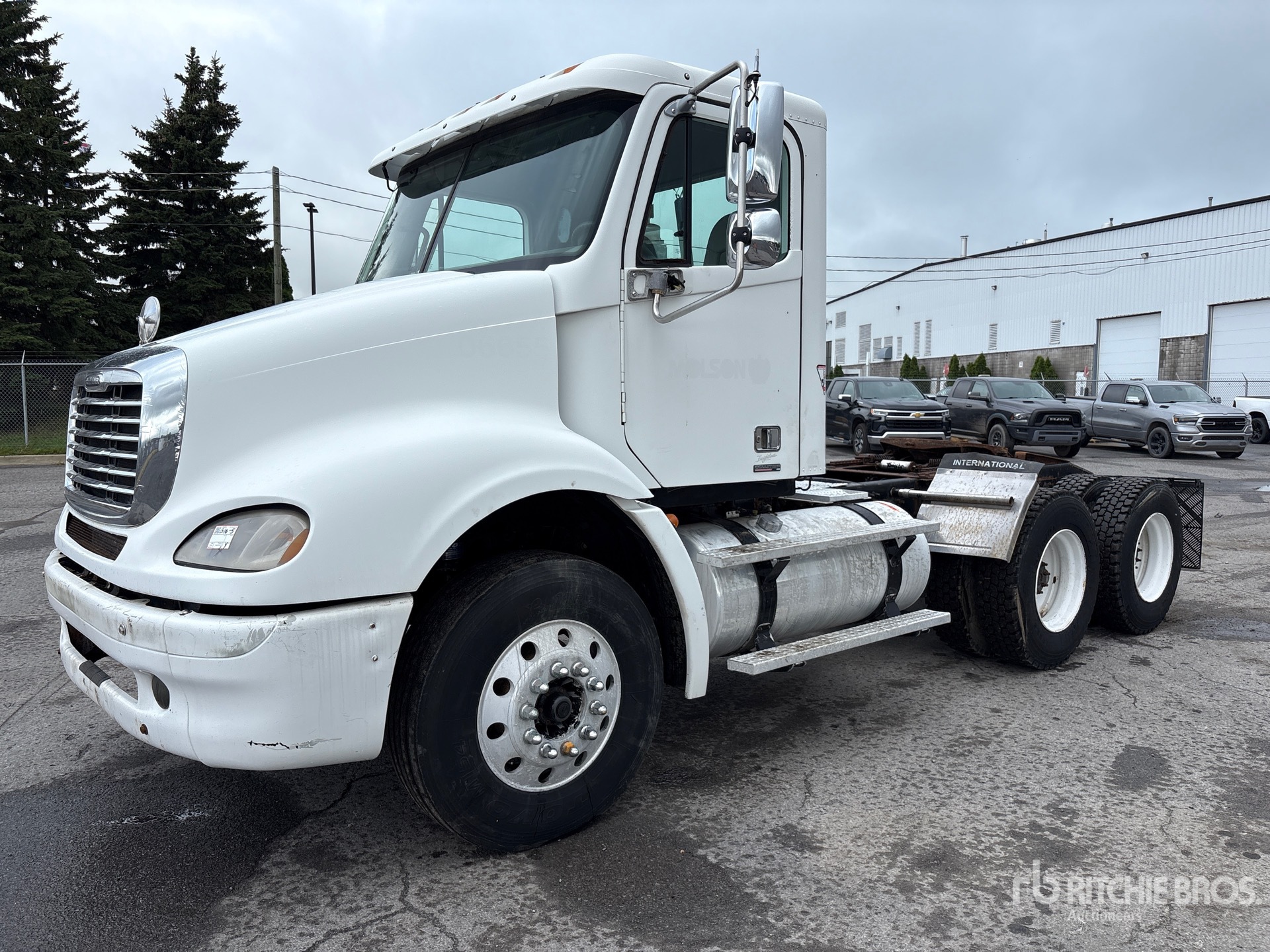 Photo of 2006 Freightliner COLUMBIA 112