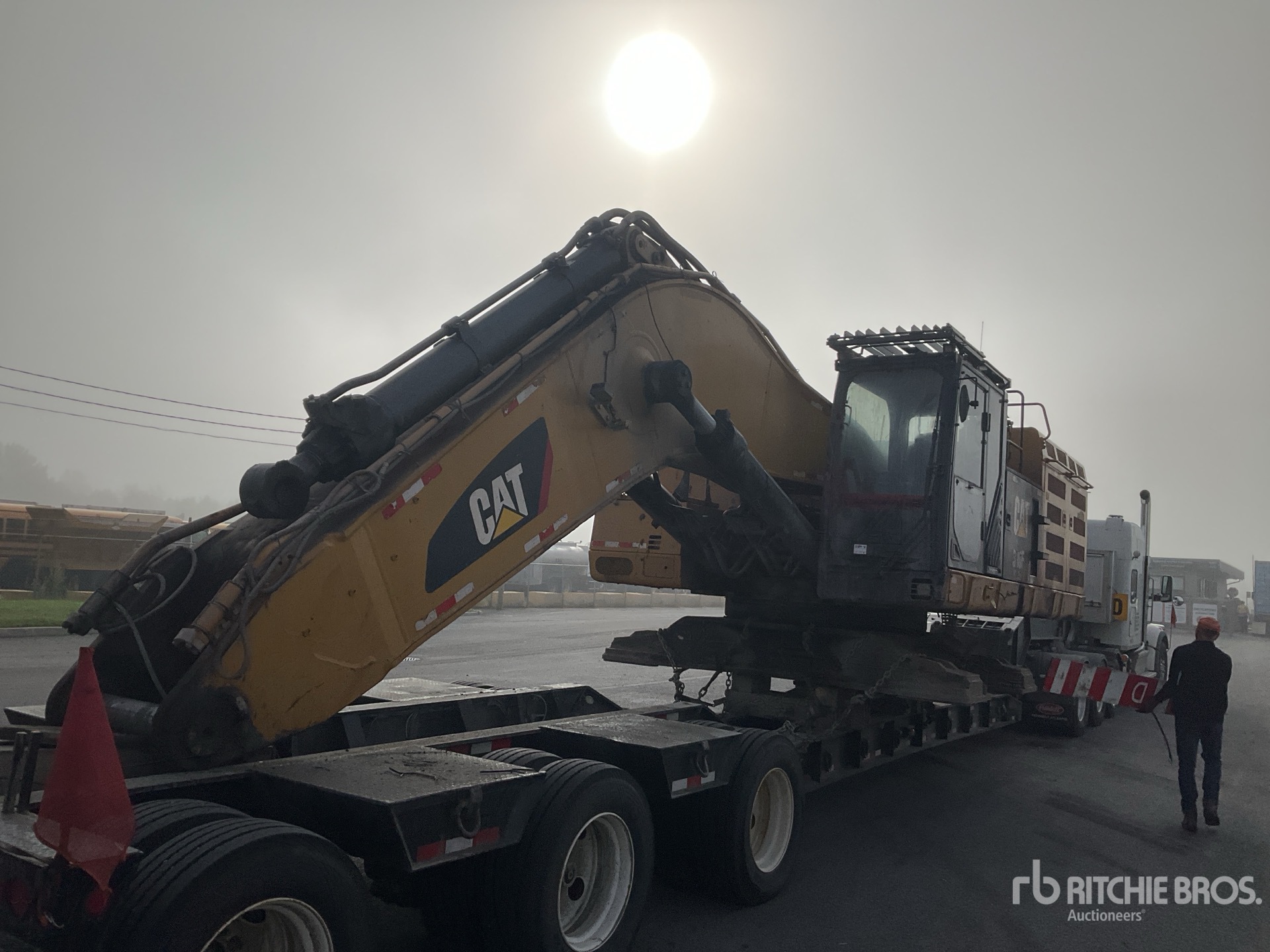 Photo of 2018 Caterpillar 390FL