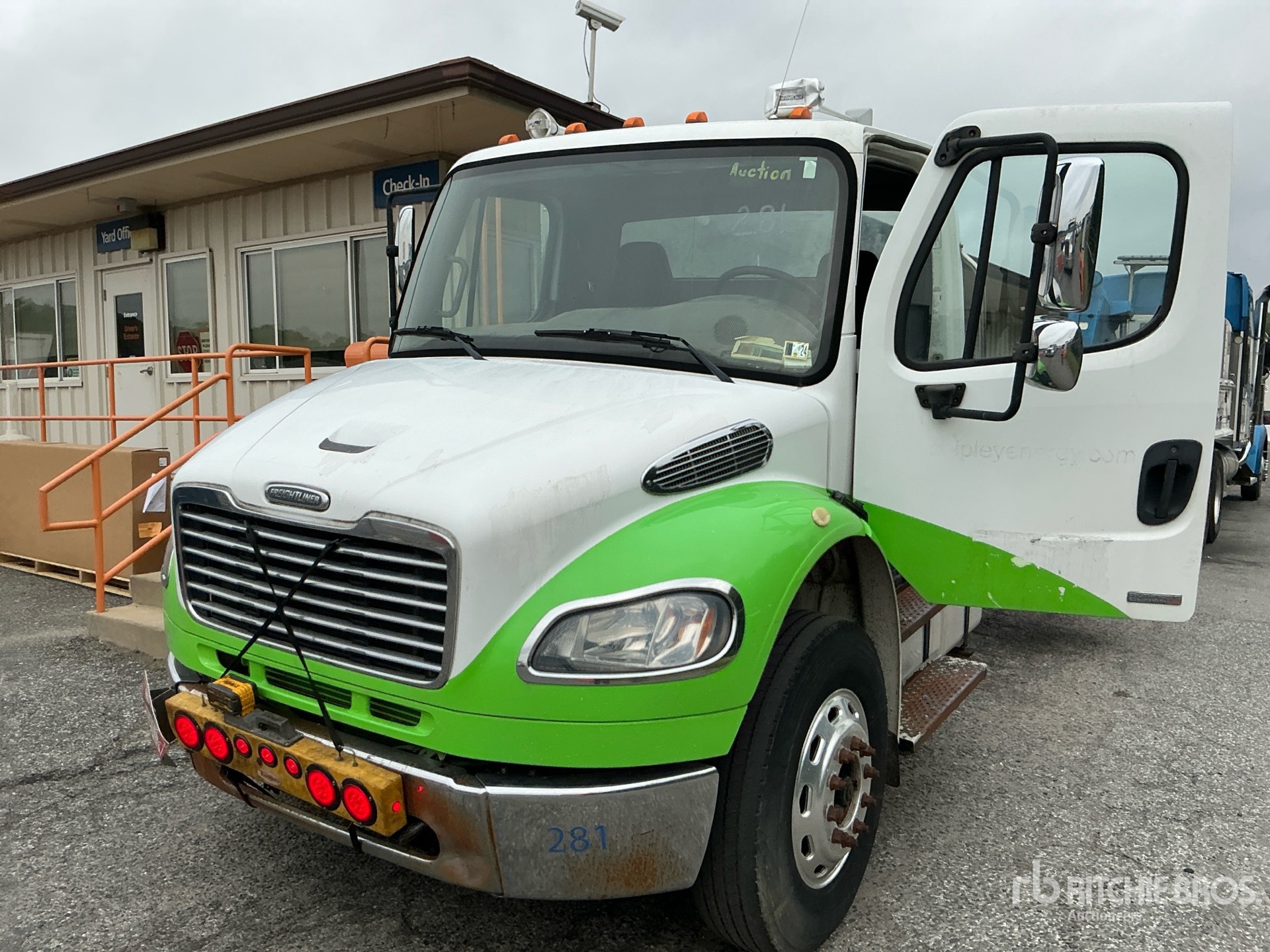 2009 Freightliner M2 106