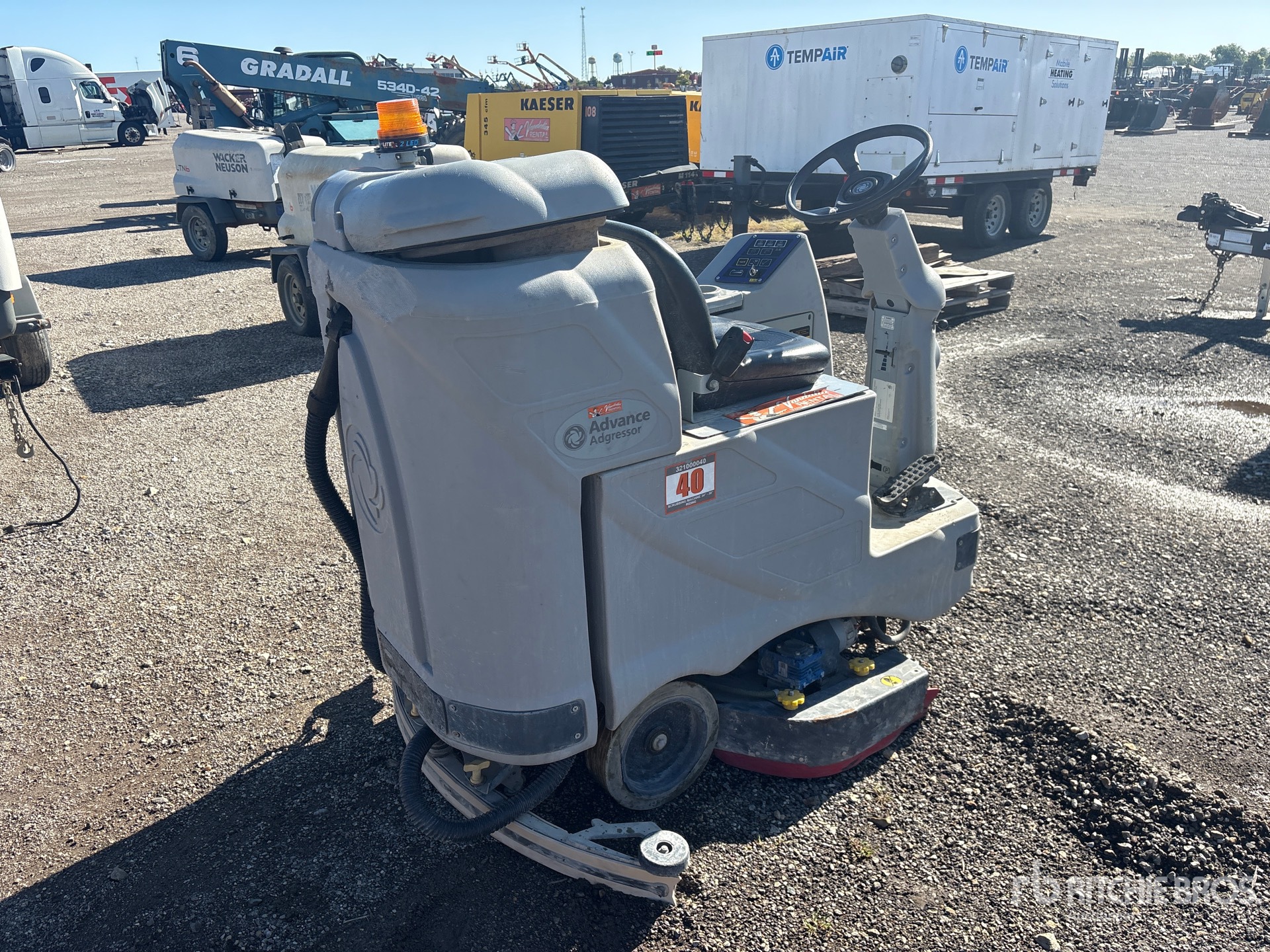 2020 Advance 3820D