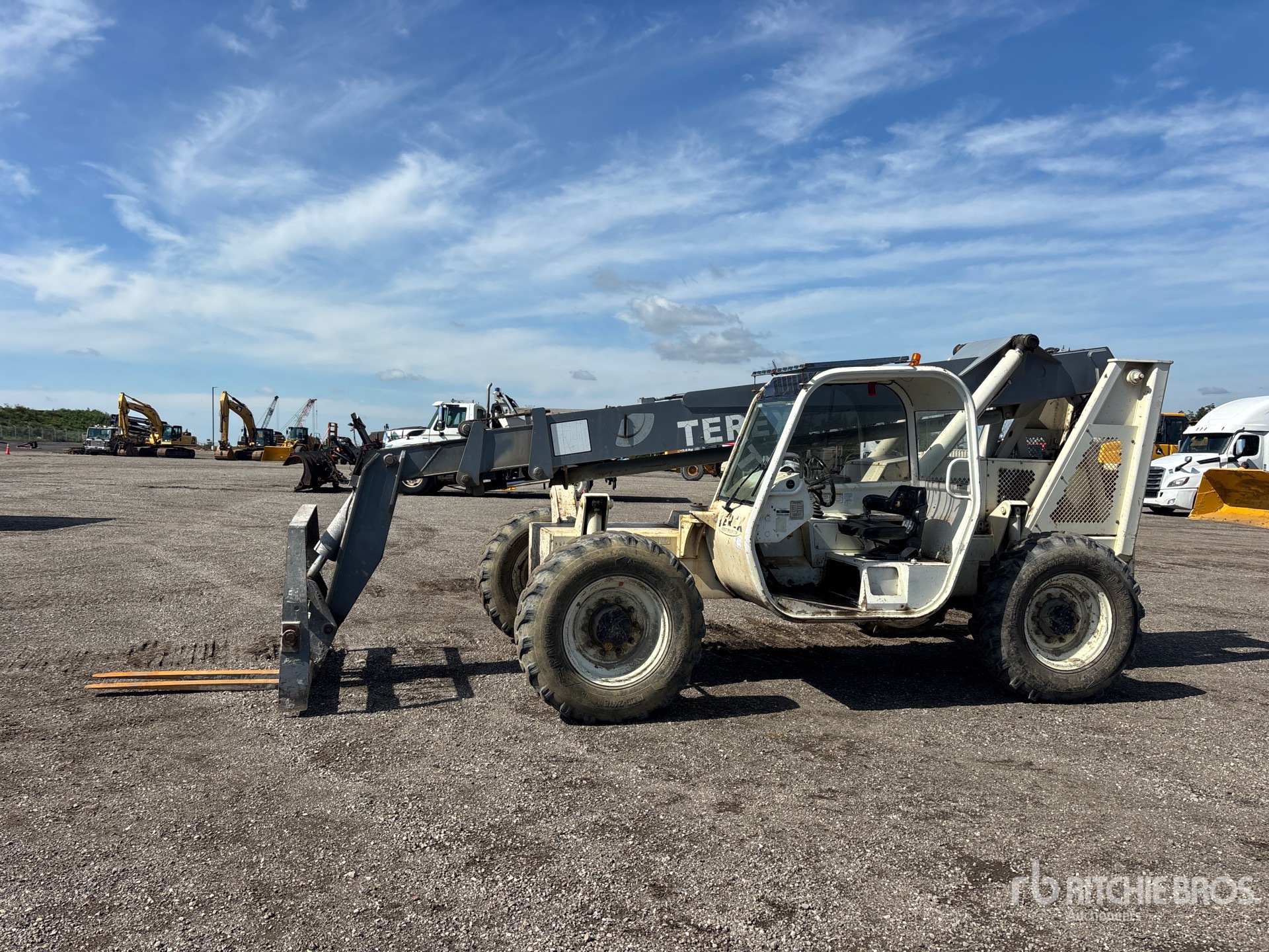 Photo of Terex TH644C