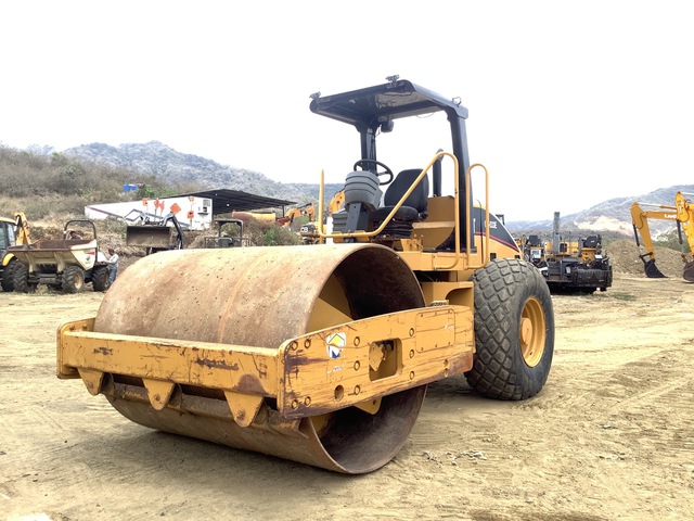 2006 Cat CS-533E Smooth Drum Compactor 2006 Cat CS-533E Smooth Drum Compactor