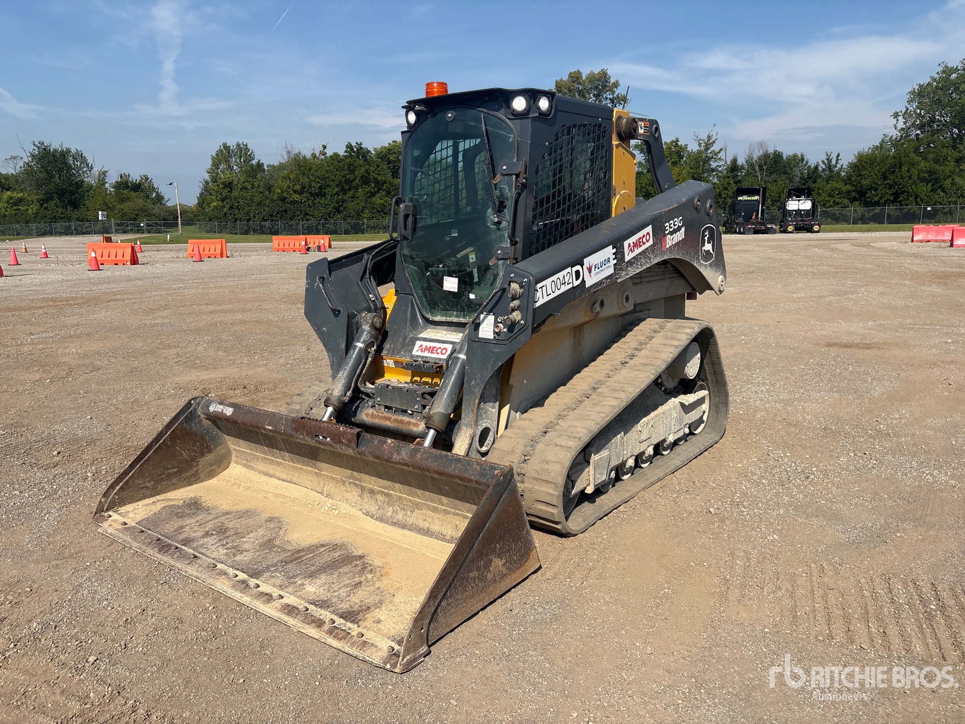 Photo of 2021 John Deere 333G