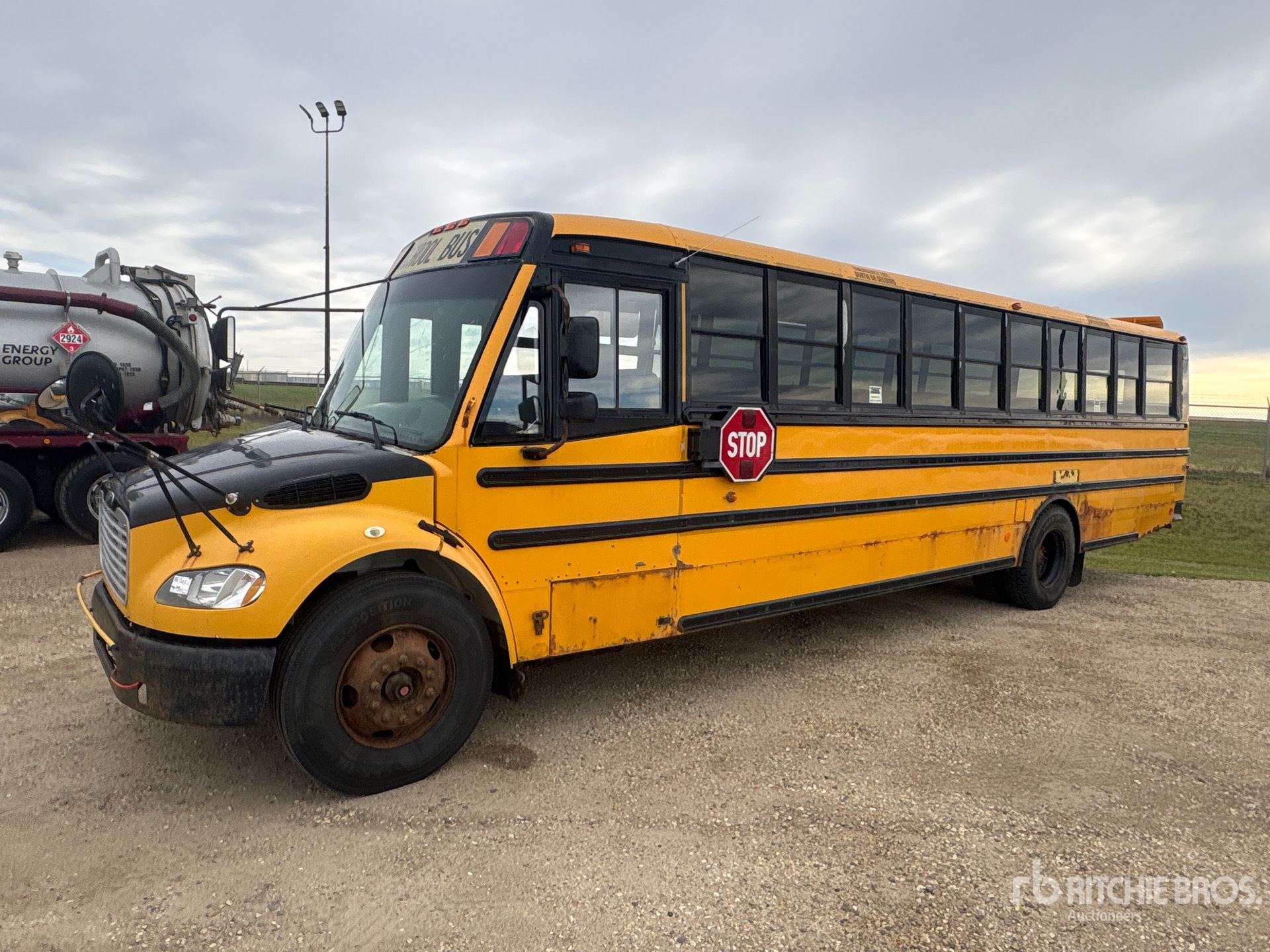 2009 Freightliner 4X2 64-SEAT SCHOOL