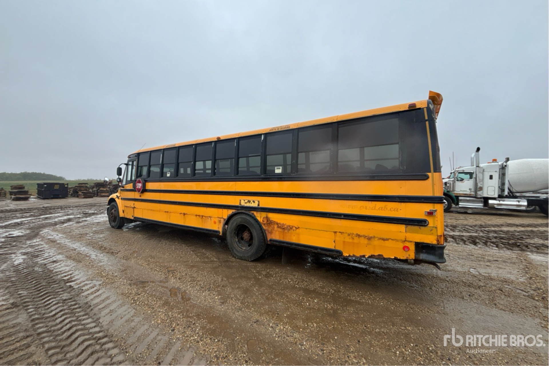 2009 Freightliner 4X2 64-SEAT SCHOOL
