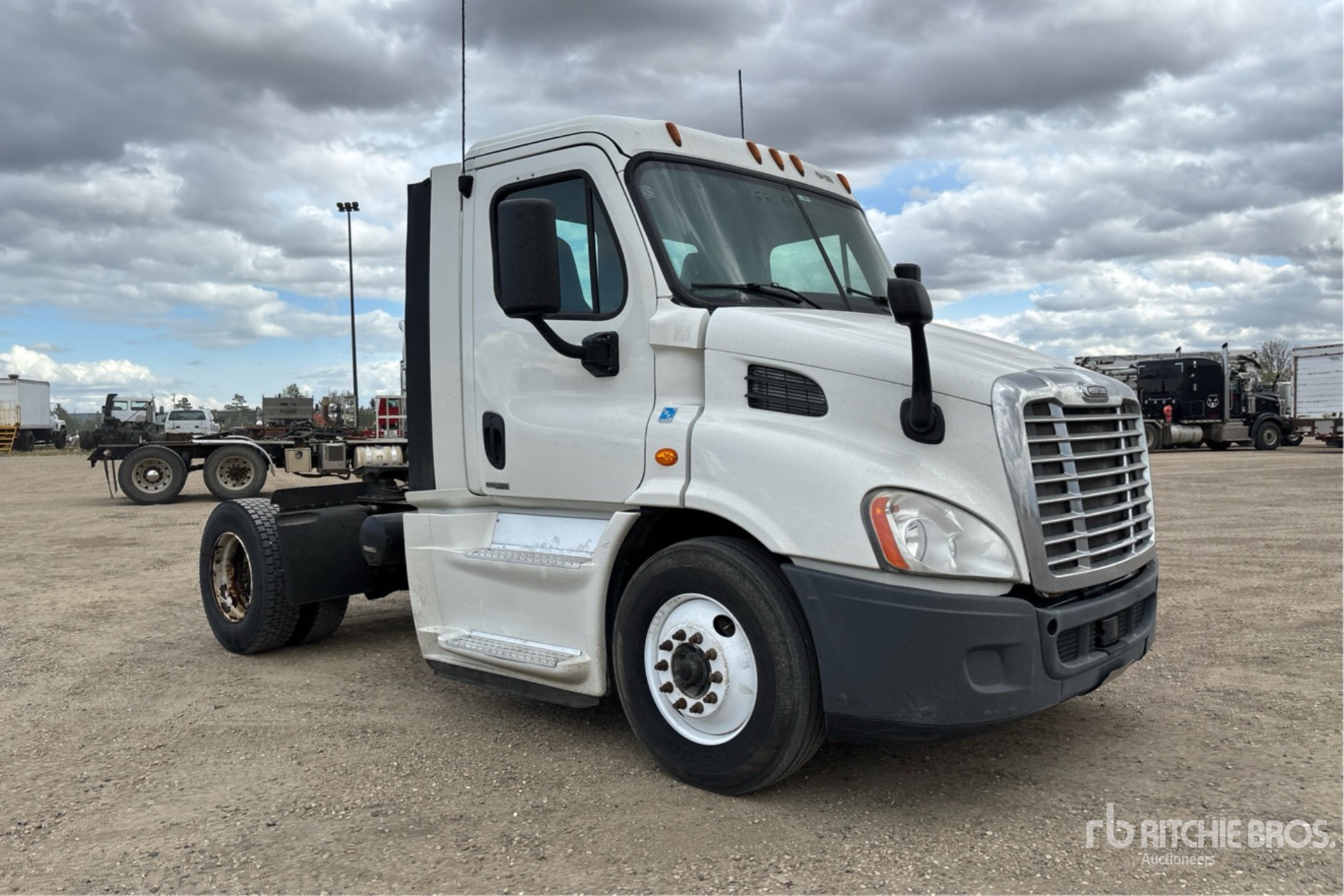 2016 Freightliner CASCADIA 113
