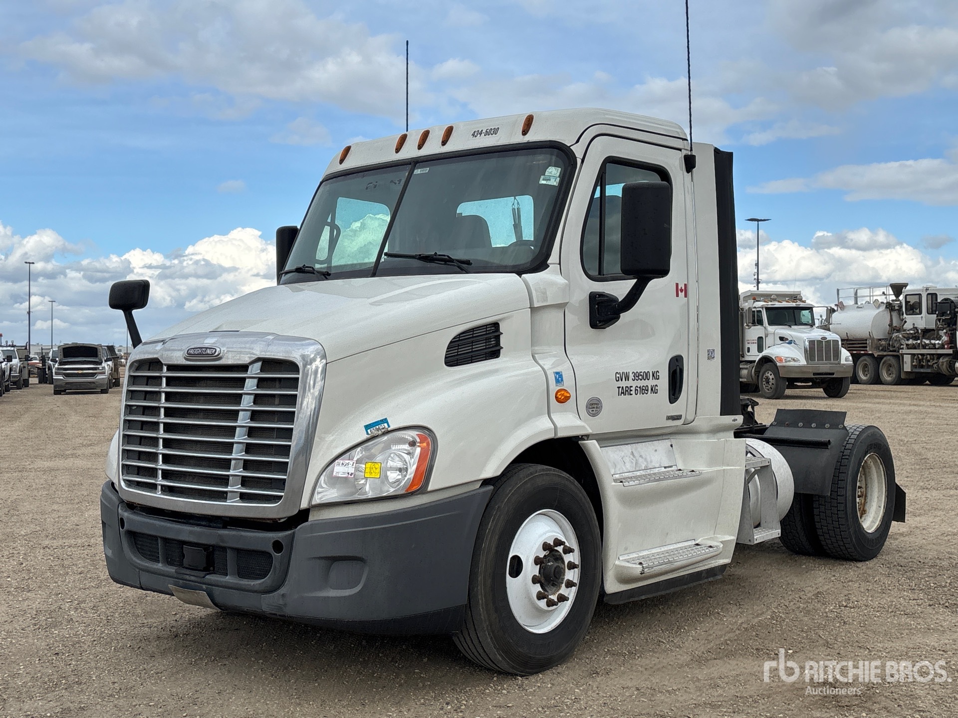 2016 Freightliner CASCADIA 113