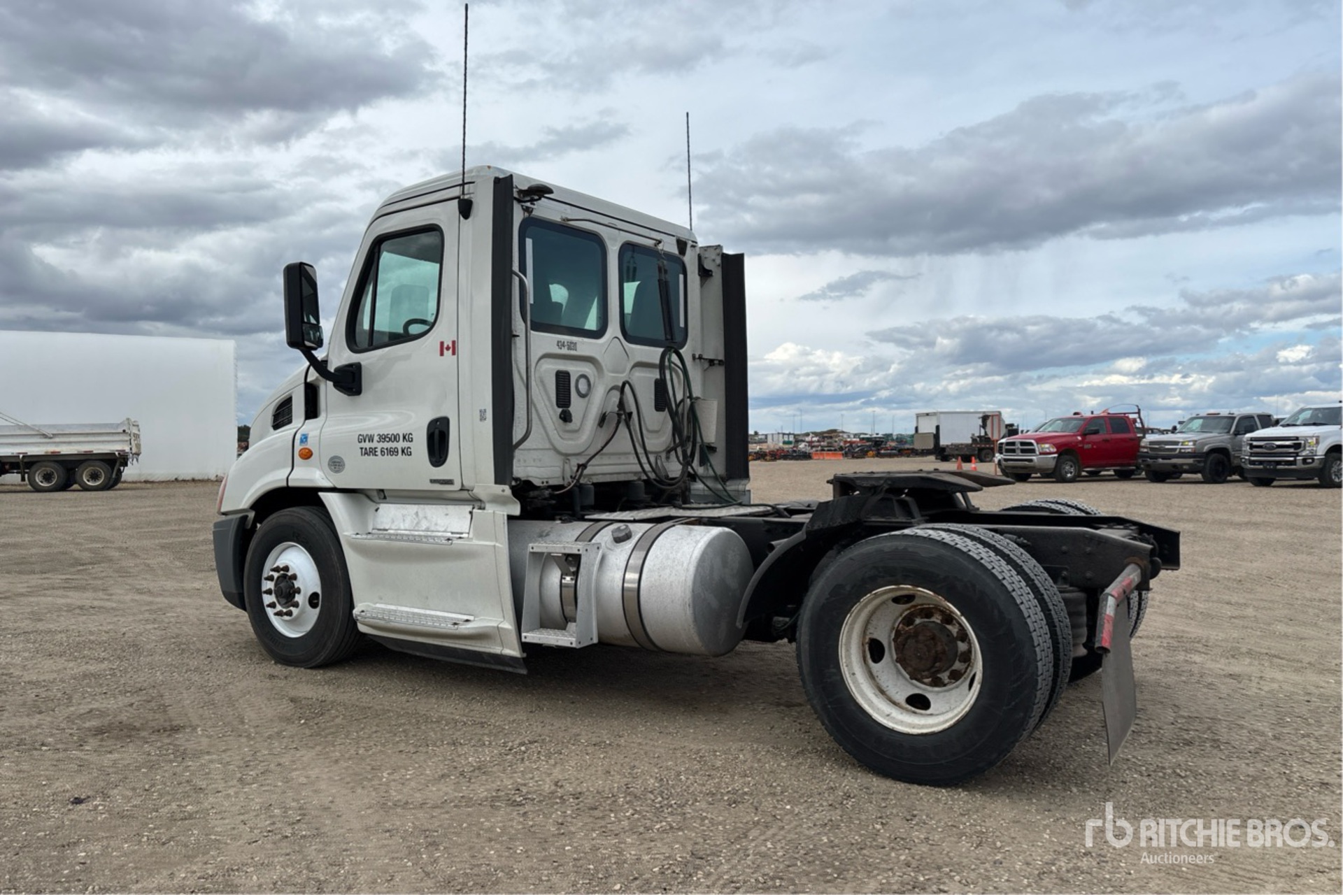 2016 Freightliner CASCADIA 113