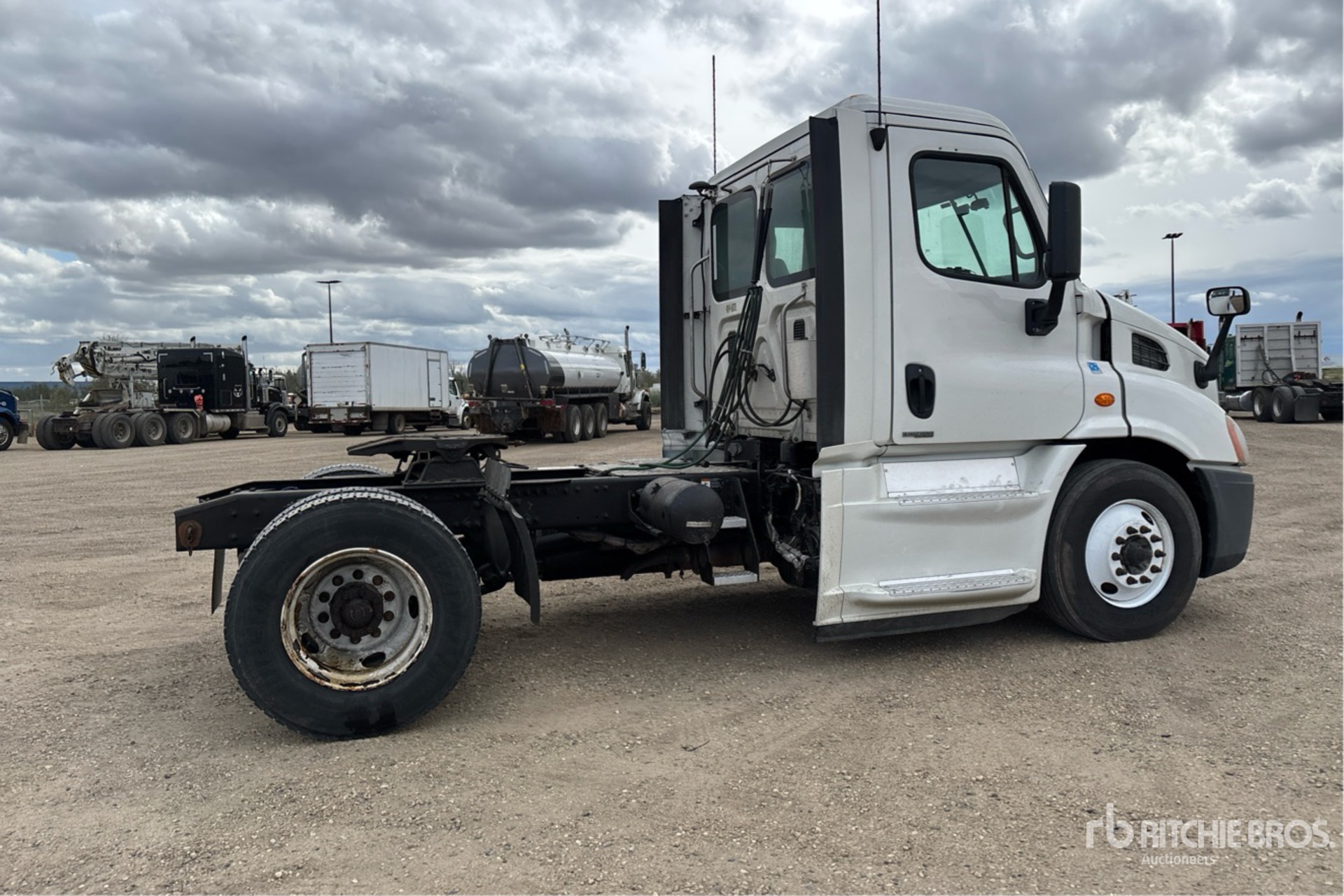 2016 Freightliner CASCADIA 113