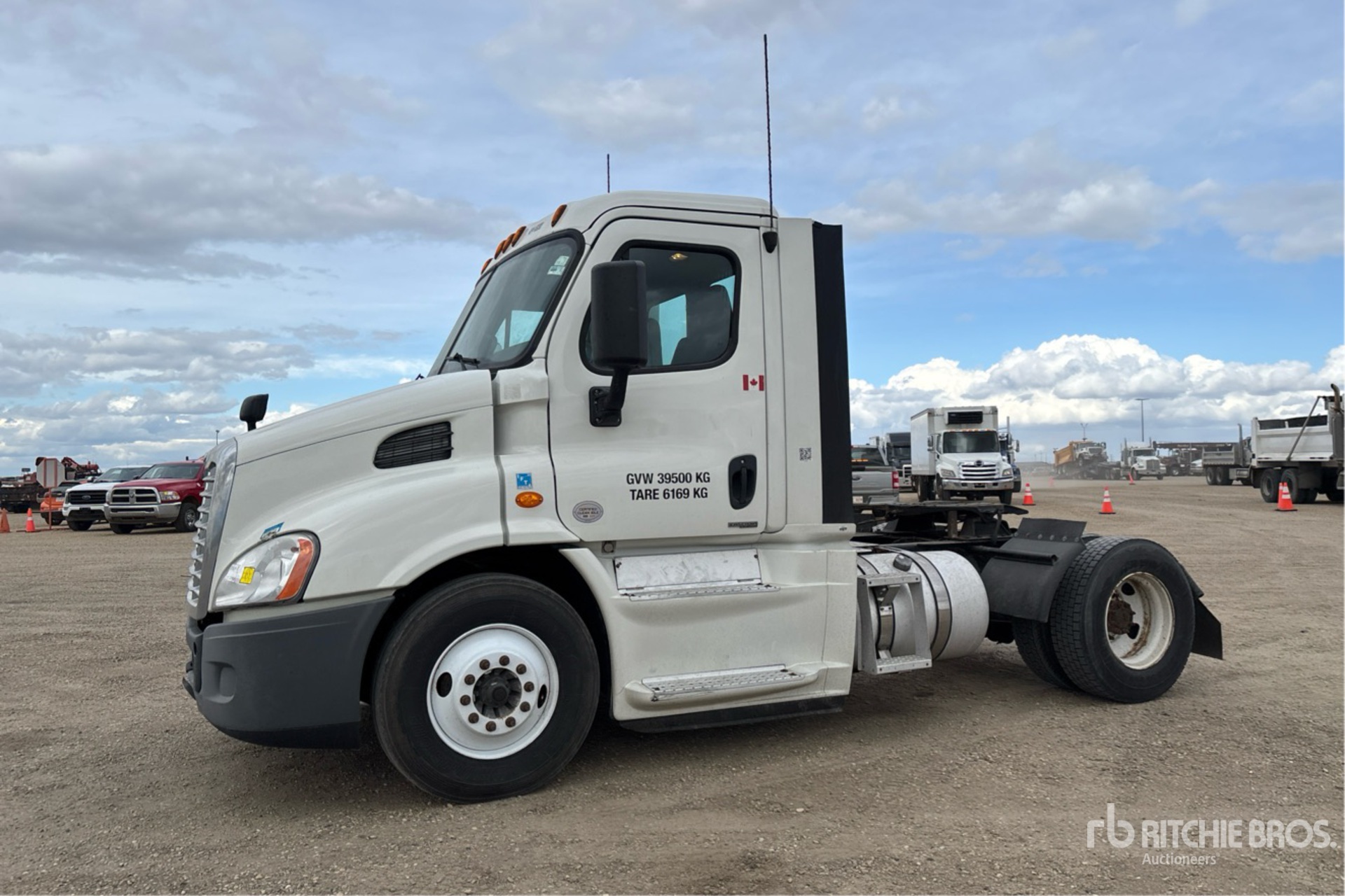 2016 Freightliner CASCADIA 113
