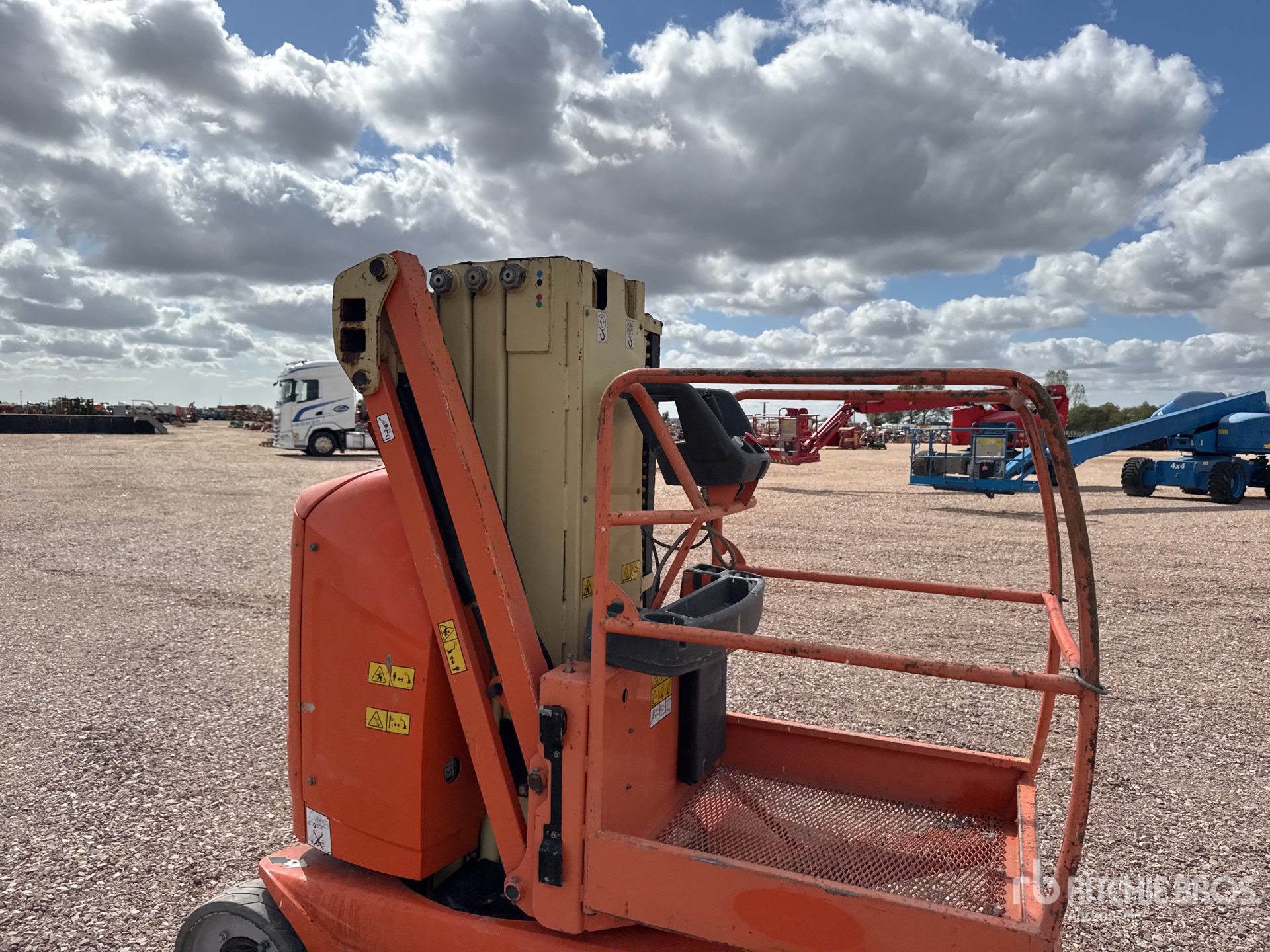 2012 JLG TOUCAN 8E