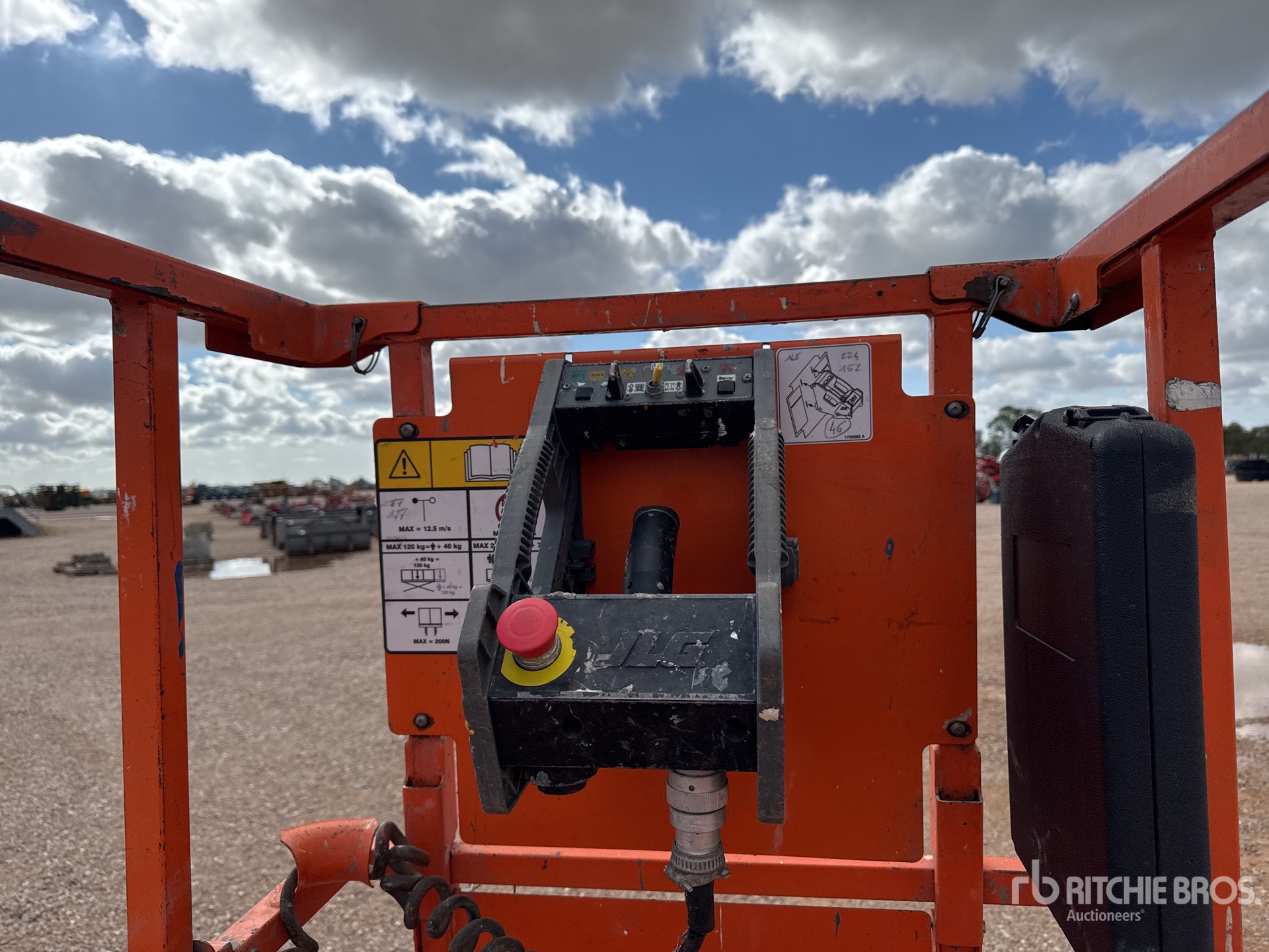 2015 JLG 1930 ES