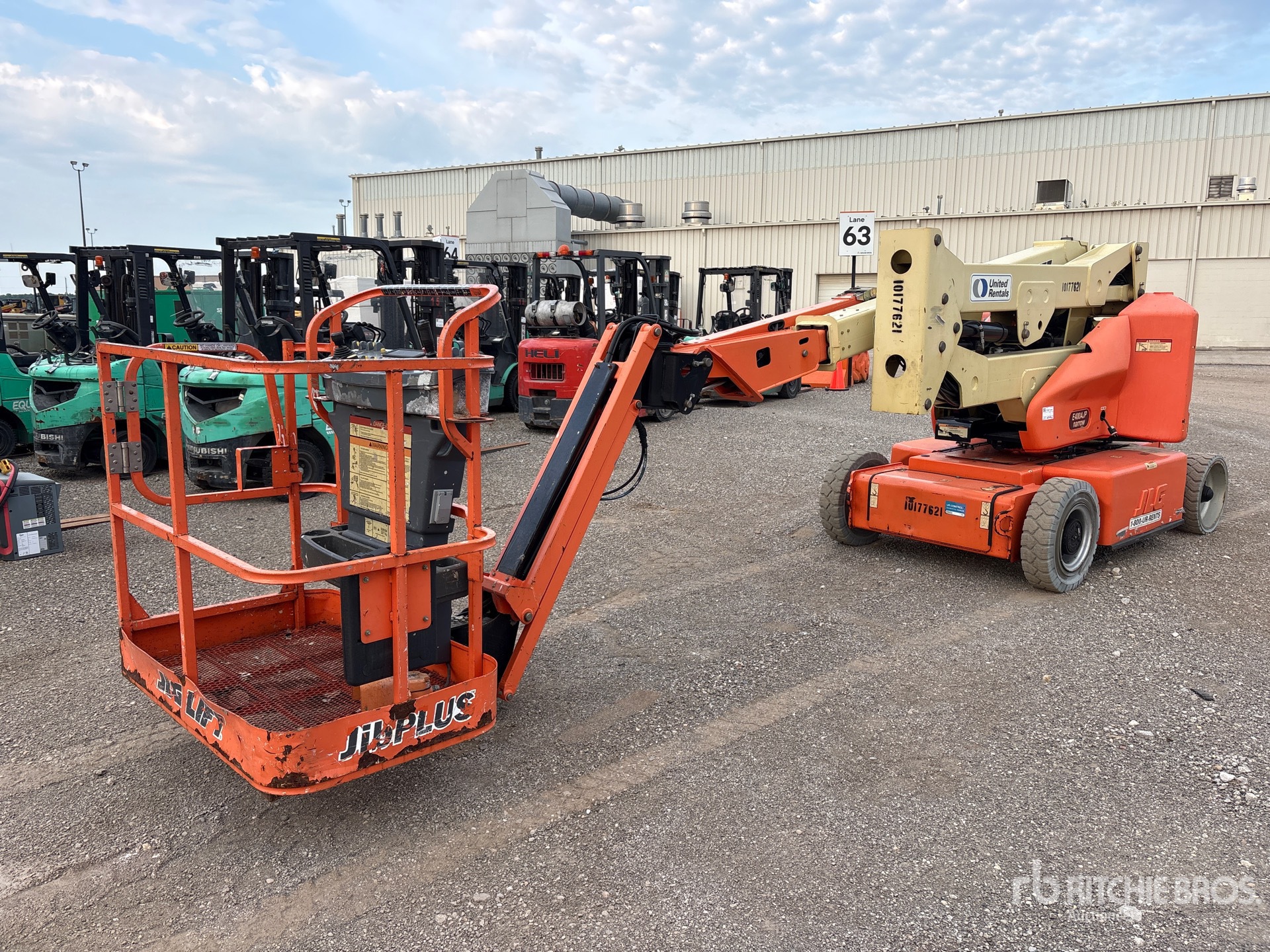 Photo of 2013 JLG E400AJP