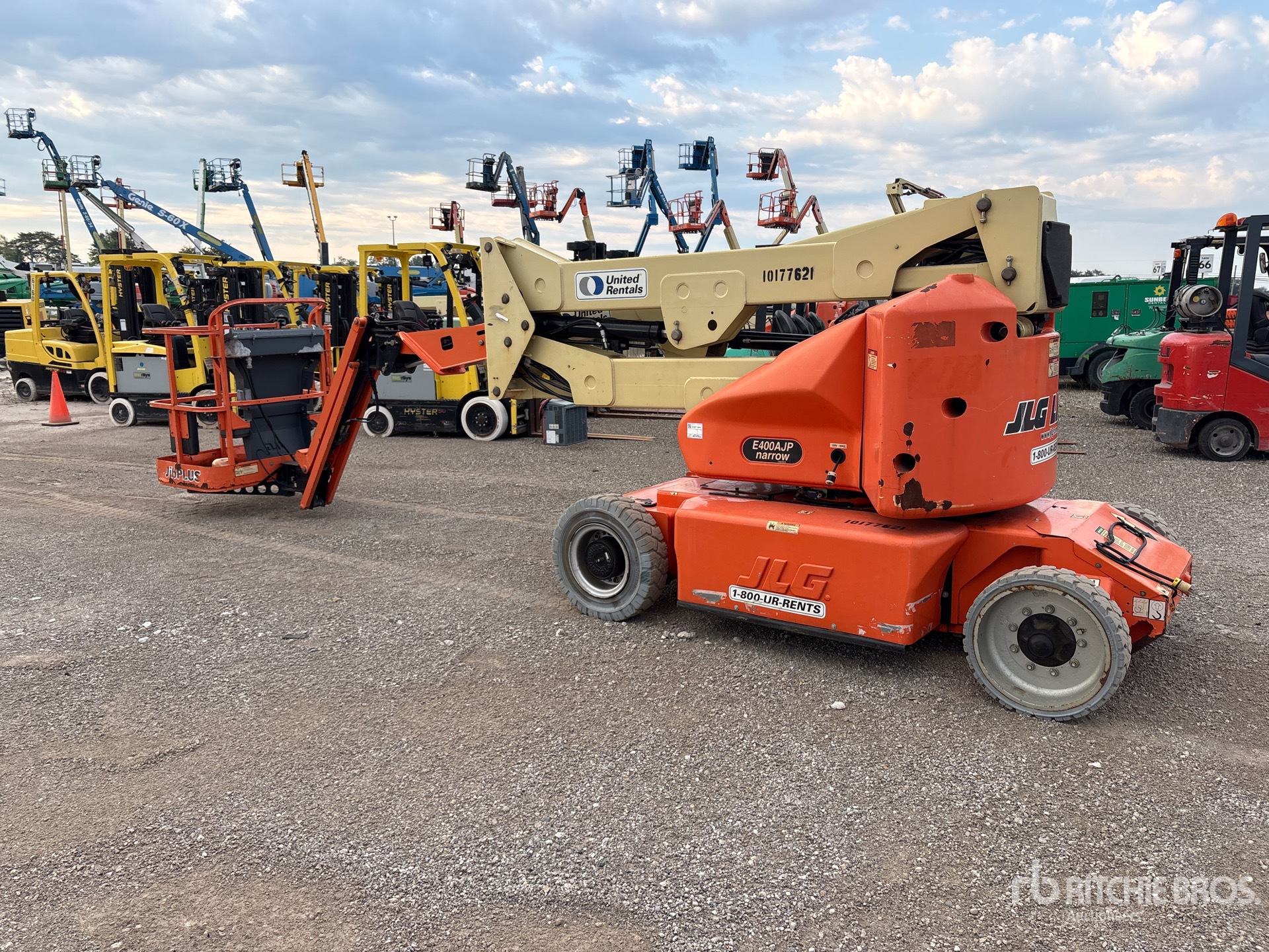 2013 JLG E400AJP