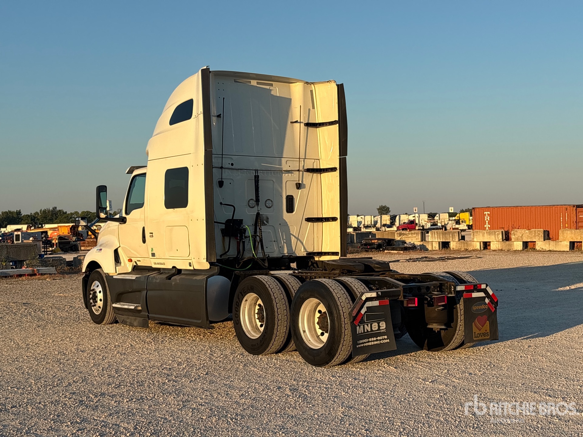 2022 International LT625