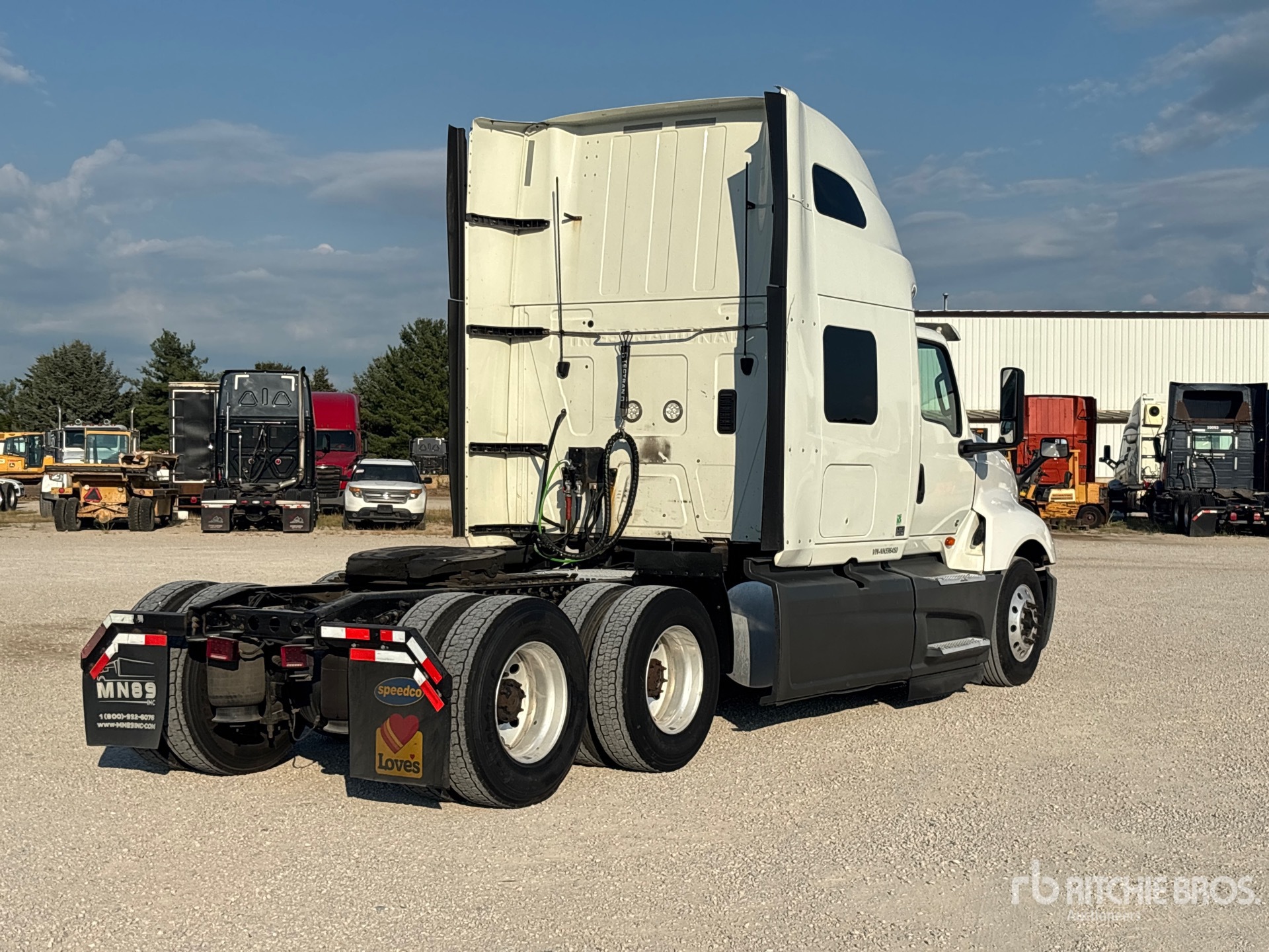 2022 International LT625