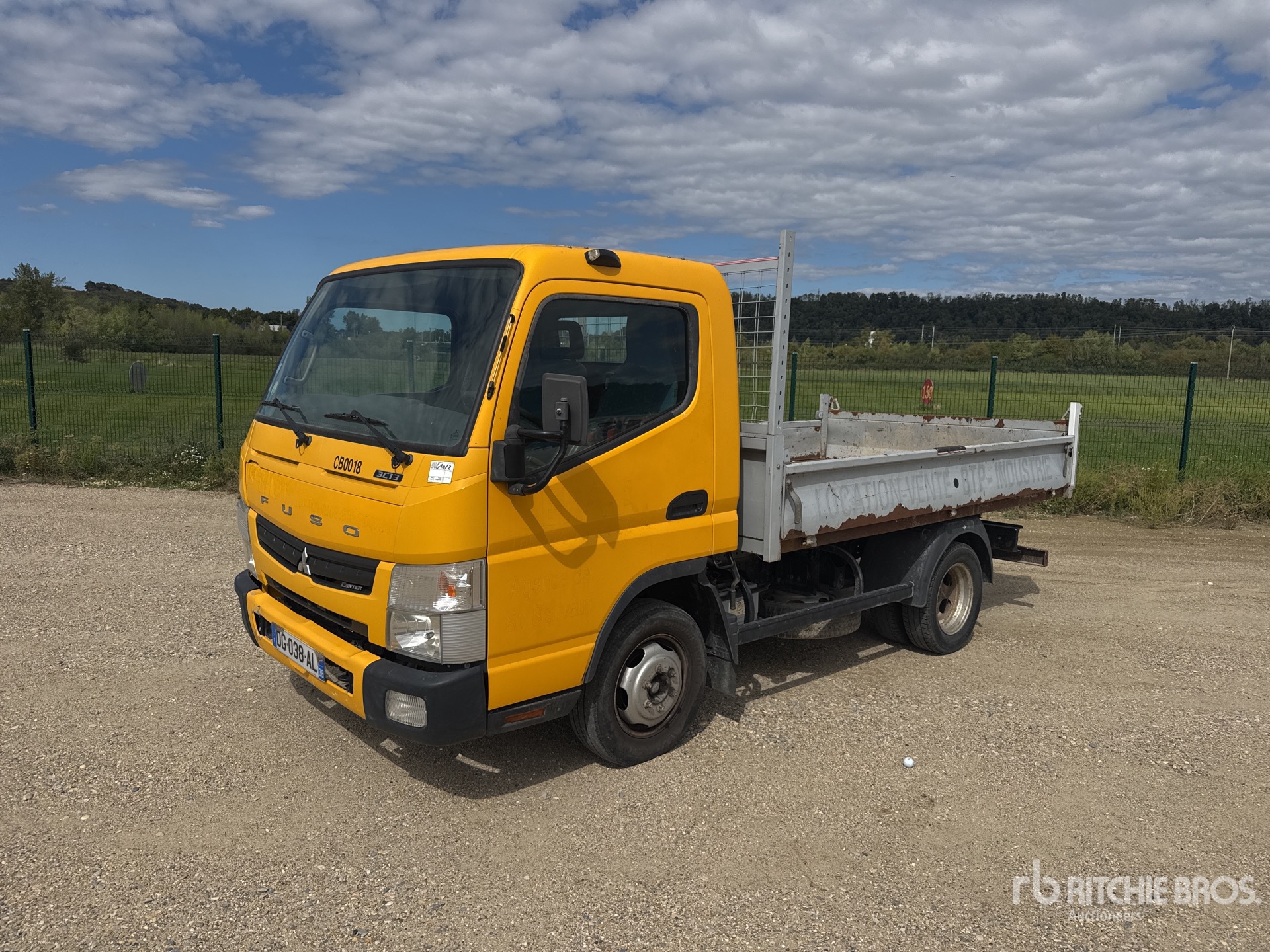2014 Fuso CANTER 3C13