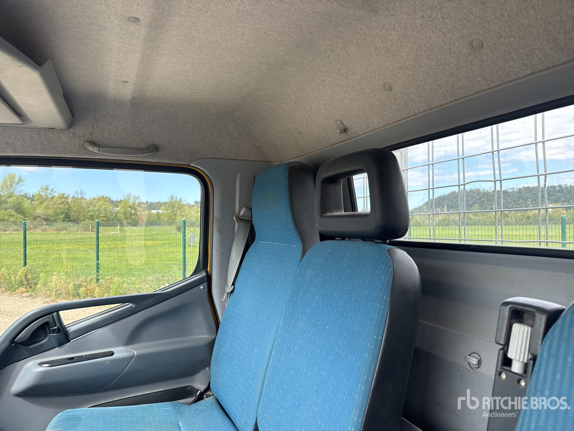 2014 Fuso CANTER 3C13
